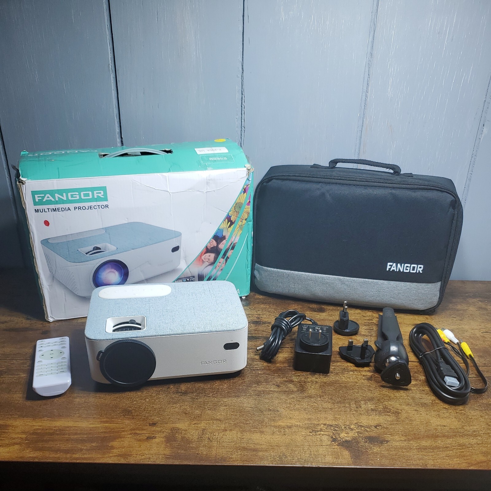 Fangor F-206A Multimedia Projector Bluetooth With Screen parts only