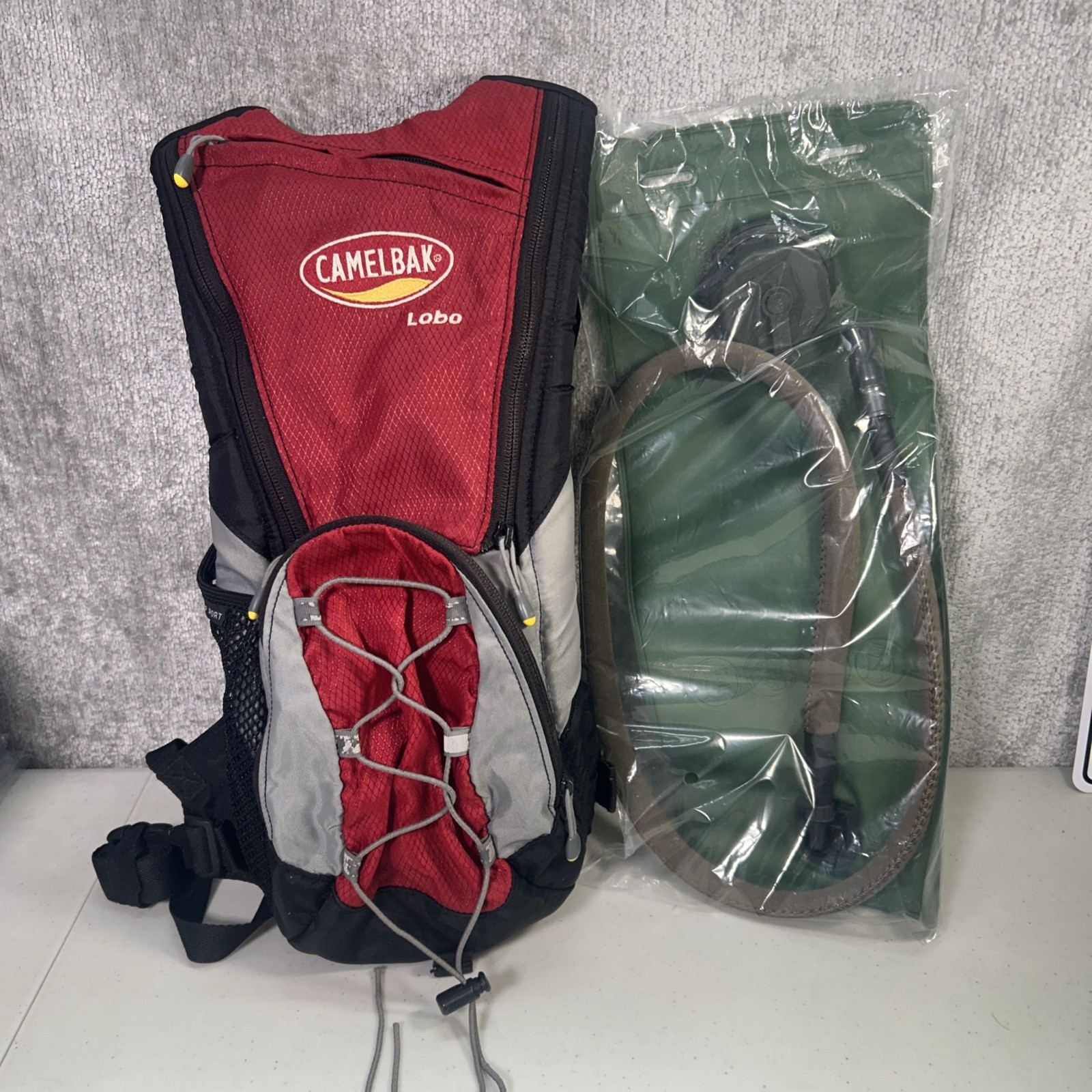 Camelbak Lobo Red Hydration Pack Hiking Trail Backpack w/New Bladder