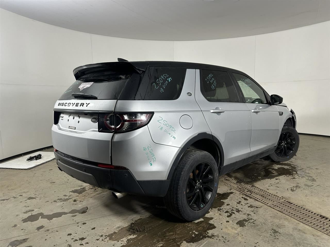 Driver Left Front Spindle/Knuckle Fits 15-19 DISCOVERY SPORT 2822914
