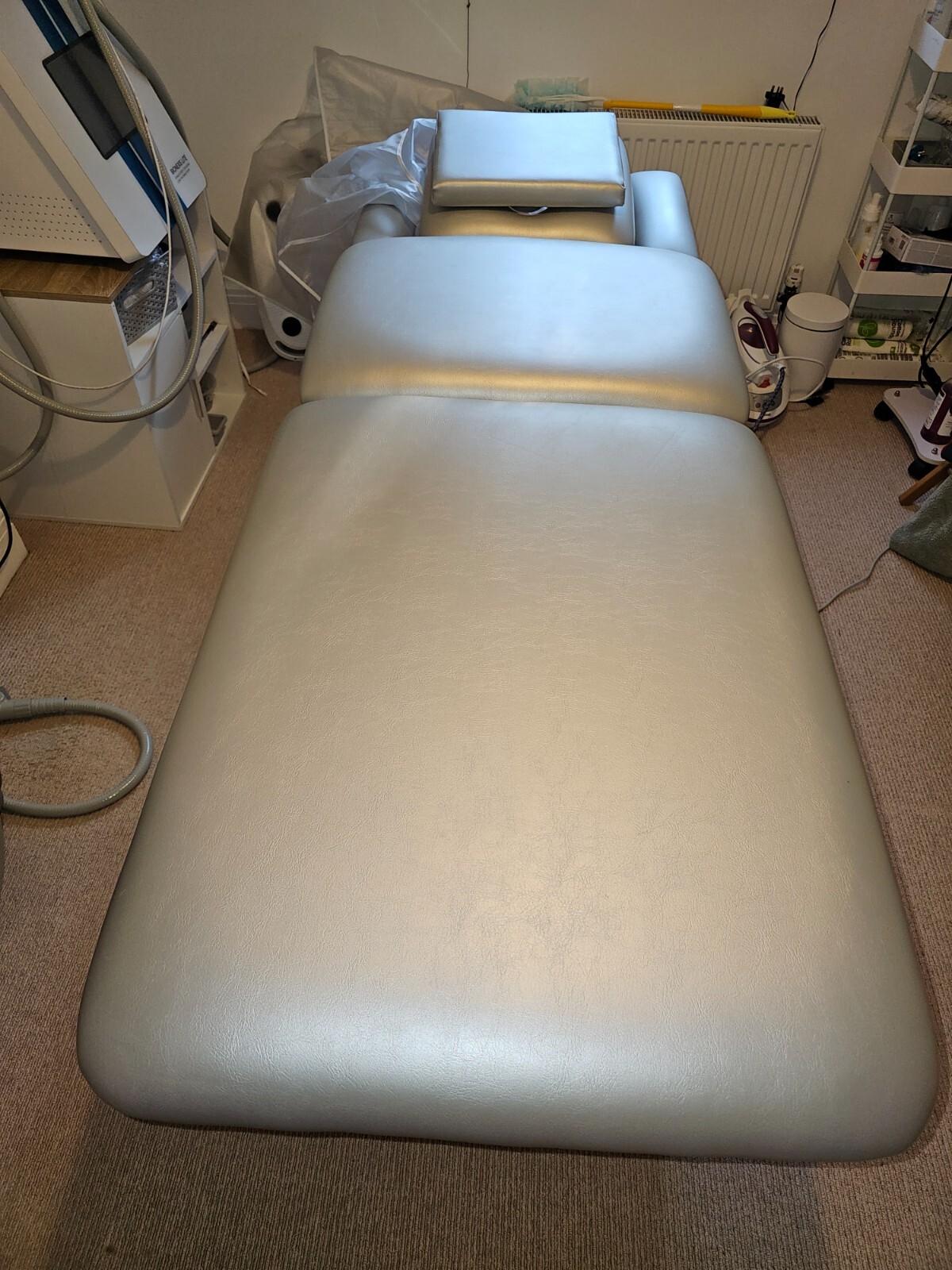 Therapy coach beauty bed