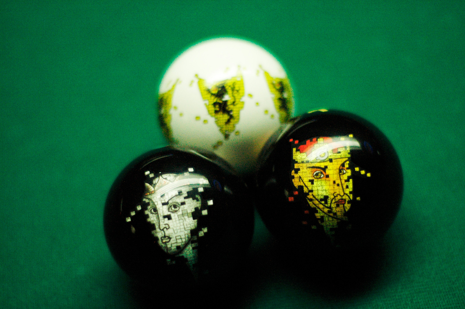 Vigma Billiard Ball Set CUEMATE Game Play Chess on a Pool Table with Rulesbook