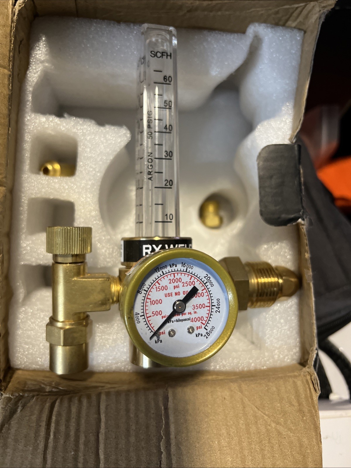 REG RX193D  Single Flowmeter Argon Regulator CGA 580, 5/8"