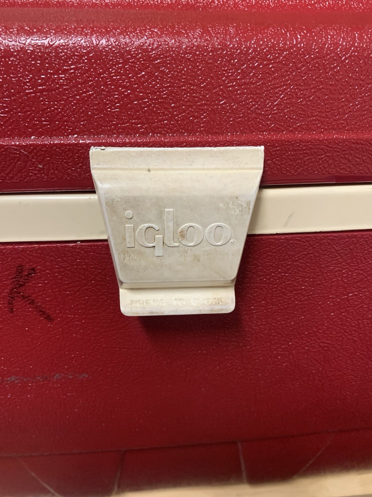 1985 Igloo 48 Quart Cooler Red White Handles
