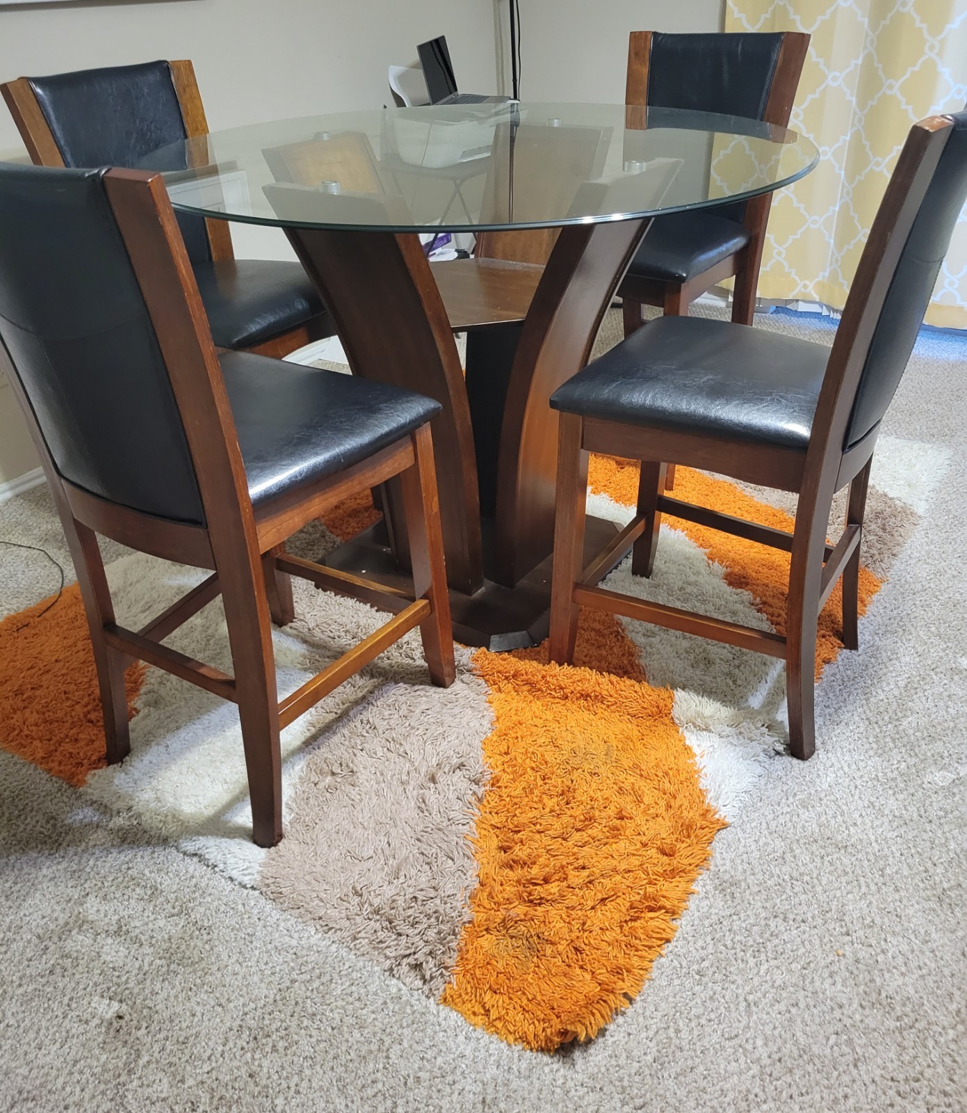 Gently Used Dinning Room Set & Area Rug