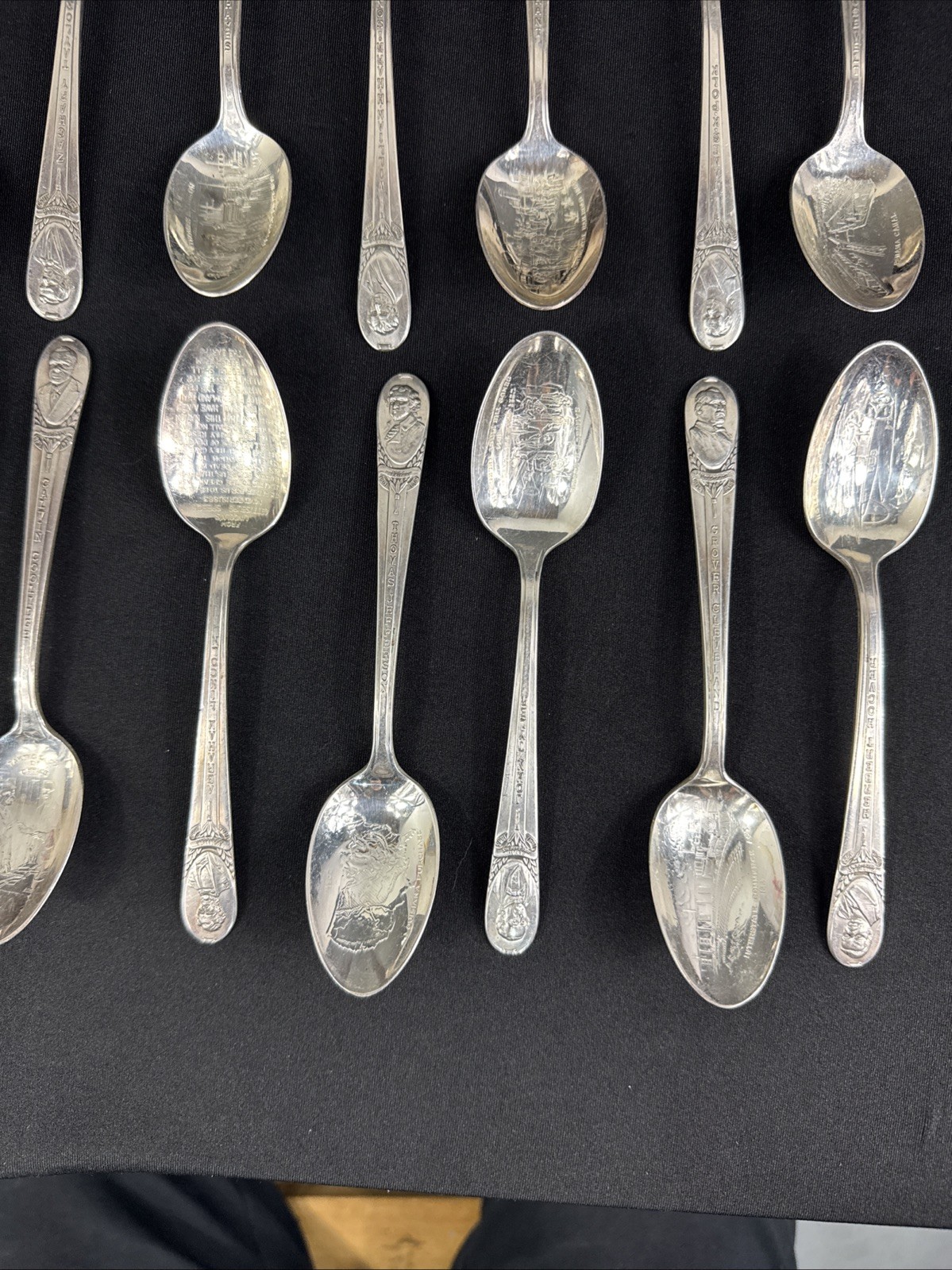 WM Rogers 30 Piece Silverplate Presidential Spoon Set