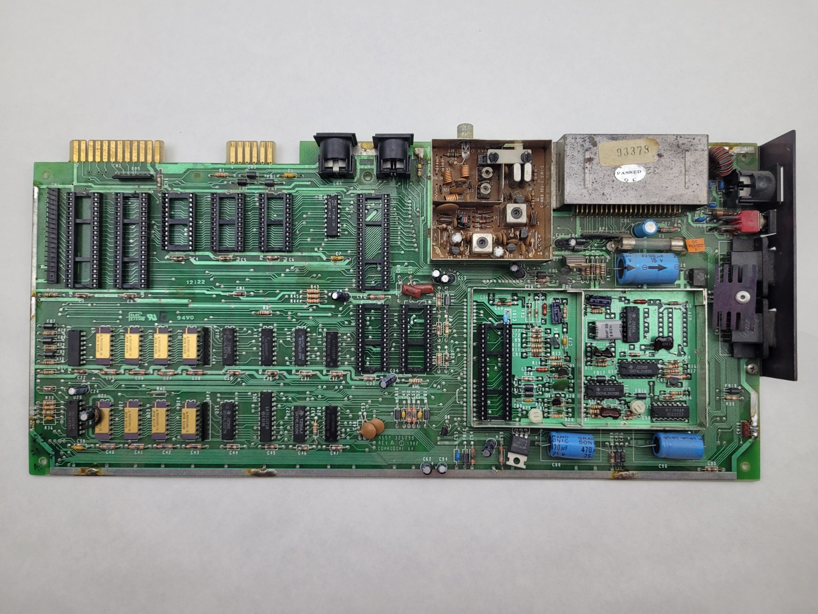 Commodore 64 Motherboard 326298 Ceramic RAM Tested - You will need major chips