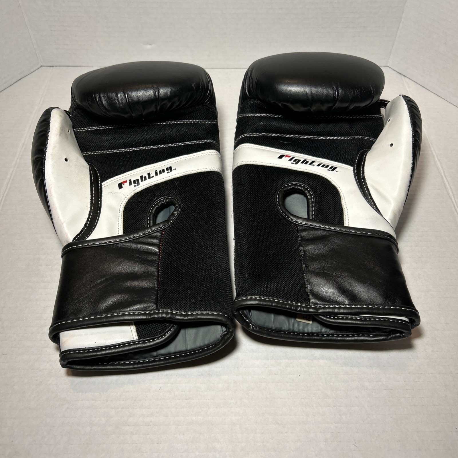 Fighting Boxing Gloves