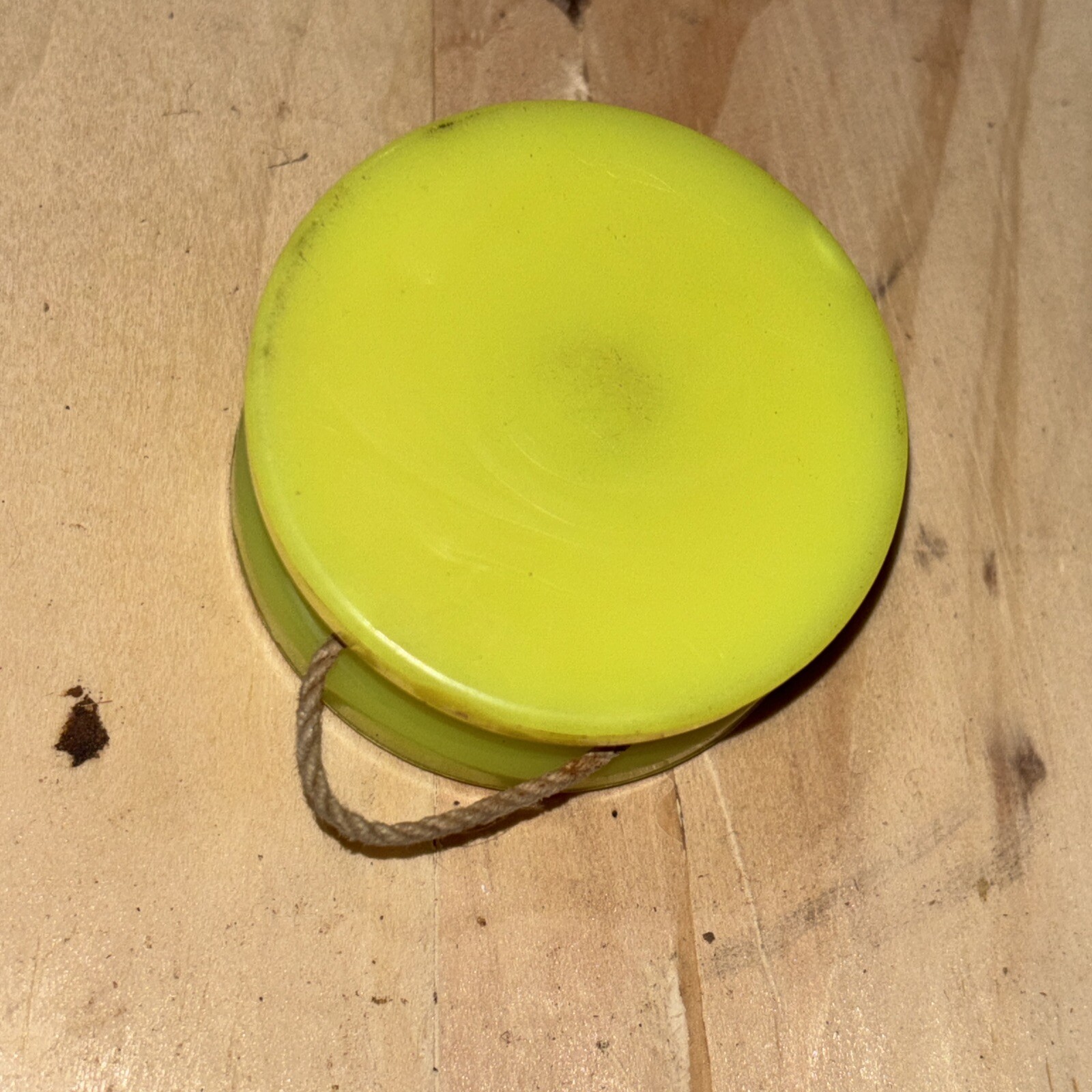 Vintage 1970s Duncan Beginners Yo-Yo Neon Green