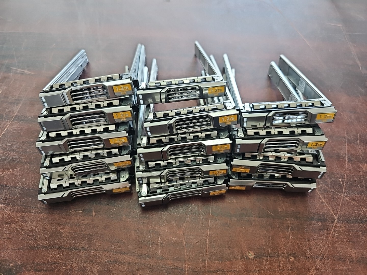 Lot of 15 DELL EqualLogic SAS/SATA 2.5'' drive caddy DP/N: 018KYH NO SCREWS