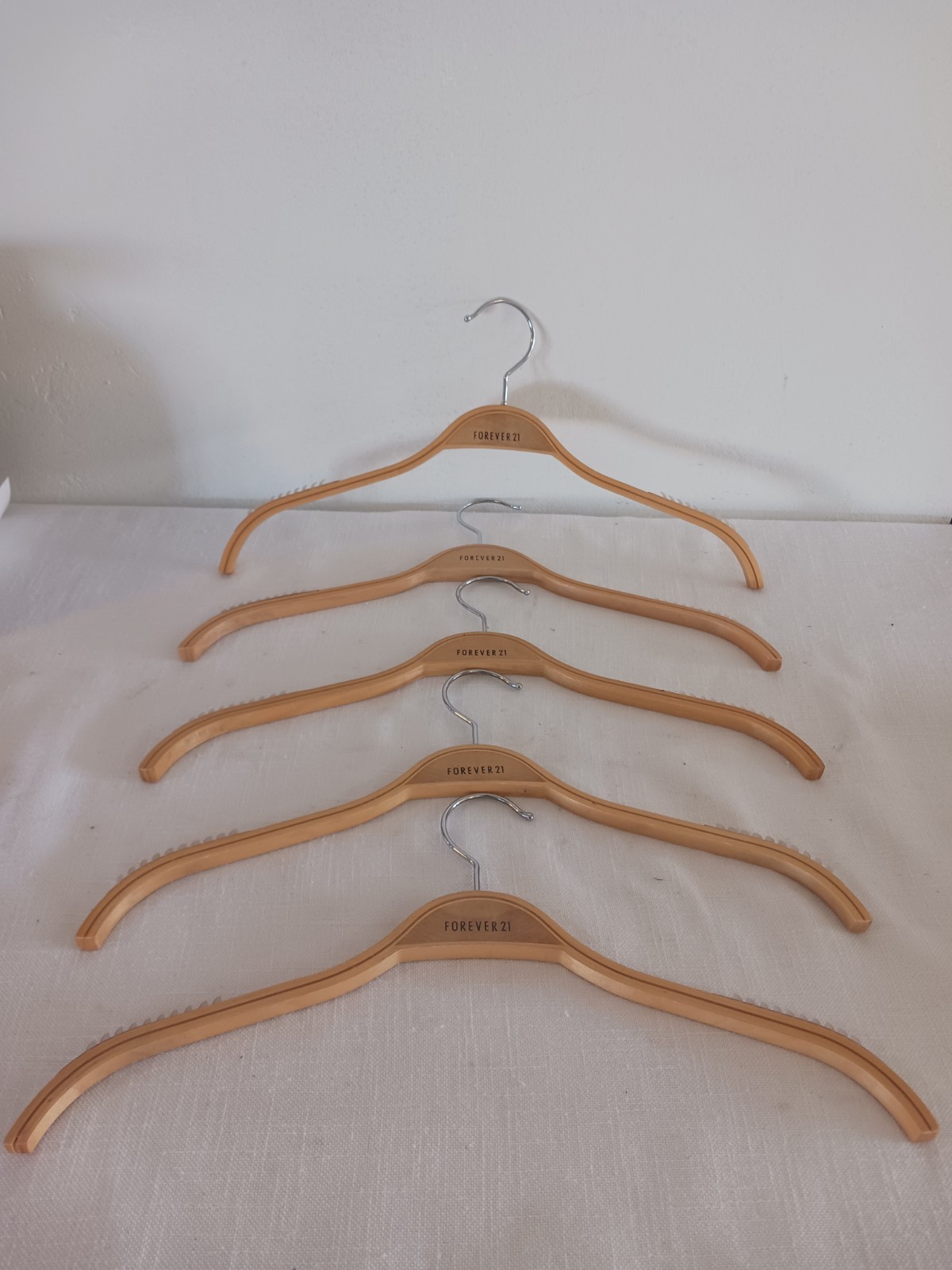 Lot Of 5 Forever 21 Elegant Sturdy Wooden Top & Dress Hangers 16.5" Tan Non Slip