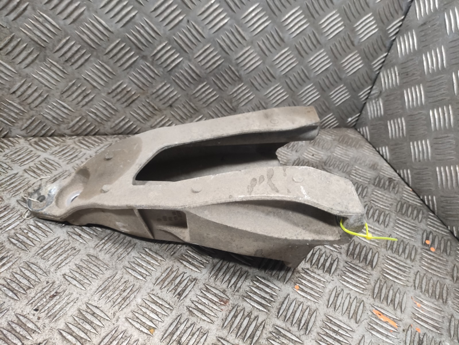 VW Transporter T5.1 Engine Mount Rear 7E0199370 D320