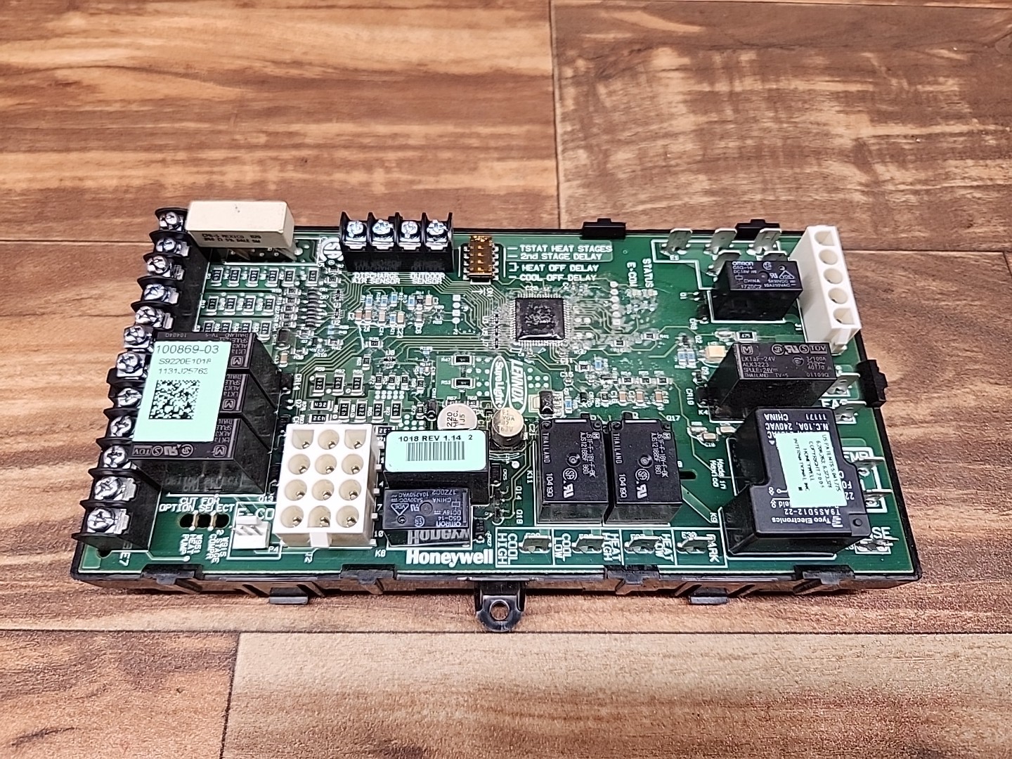 100869-03 S9220E1018 OEM 2 Stage Control Board of Lennox Furnace Honeywell