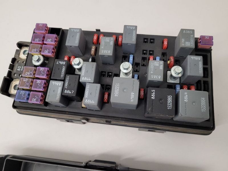 2009-2012 Chevy Malibu Engine Fuse Box Assembly OEM