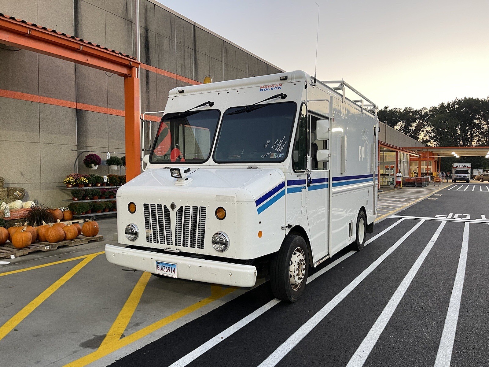2009 WORKHORSE STEP VAN LOW MILES PERFECT FOR MISTER SOFTEE OR FOOD TRUCK!
