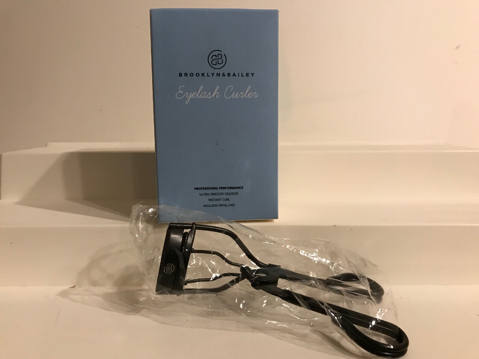 BROOKLYN & BAILEY EYELASH CURLER ULTRA SMOOTH SQUEEZE NIB