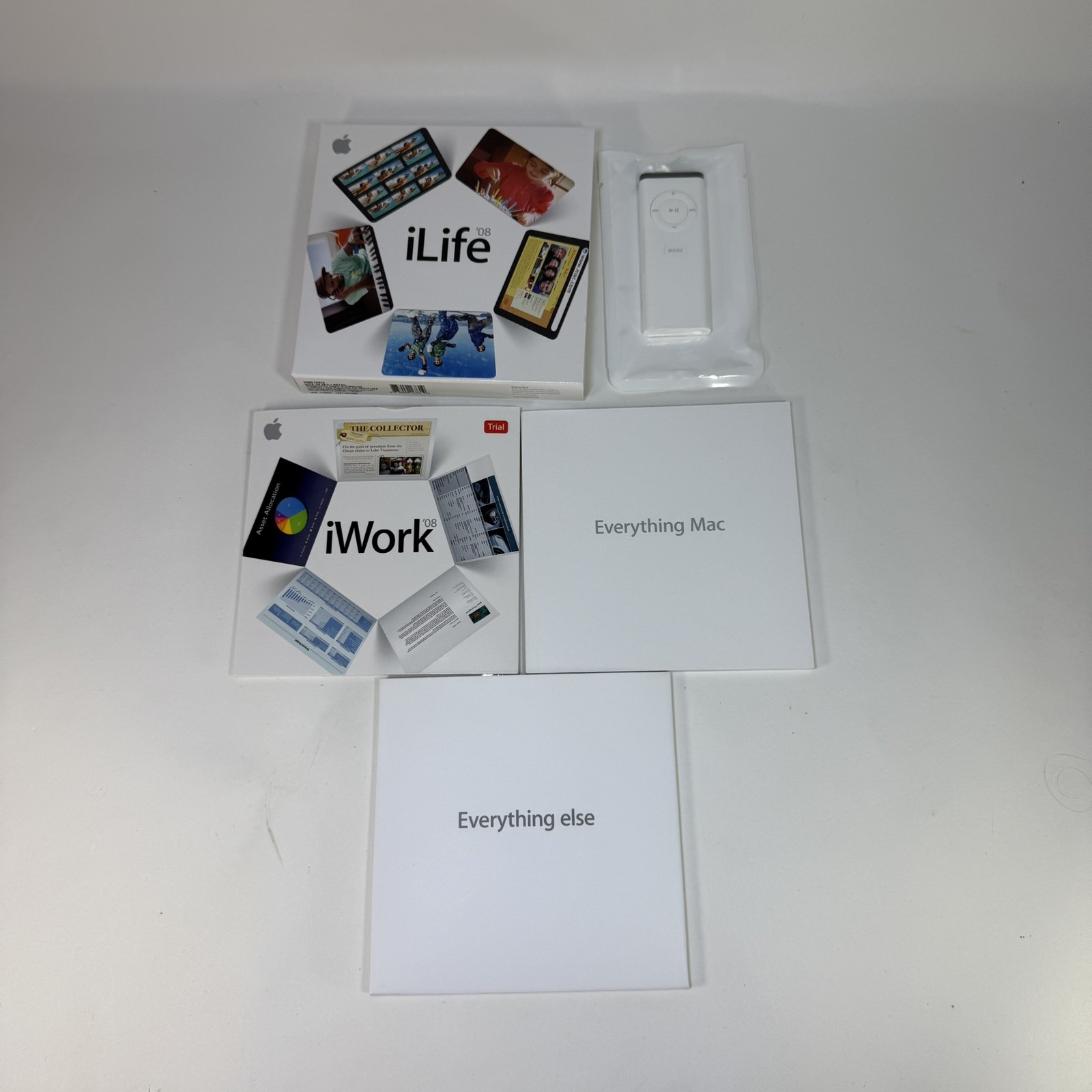 Apple iLife '08 & iWork '08 Trial MacBook discs and accessories
