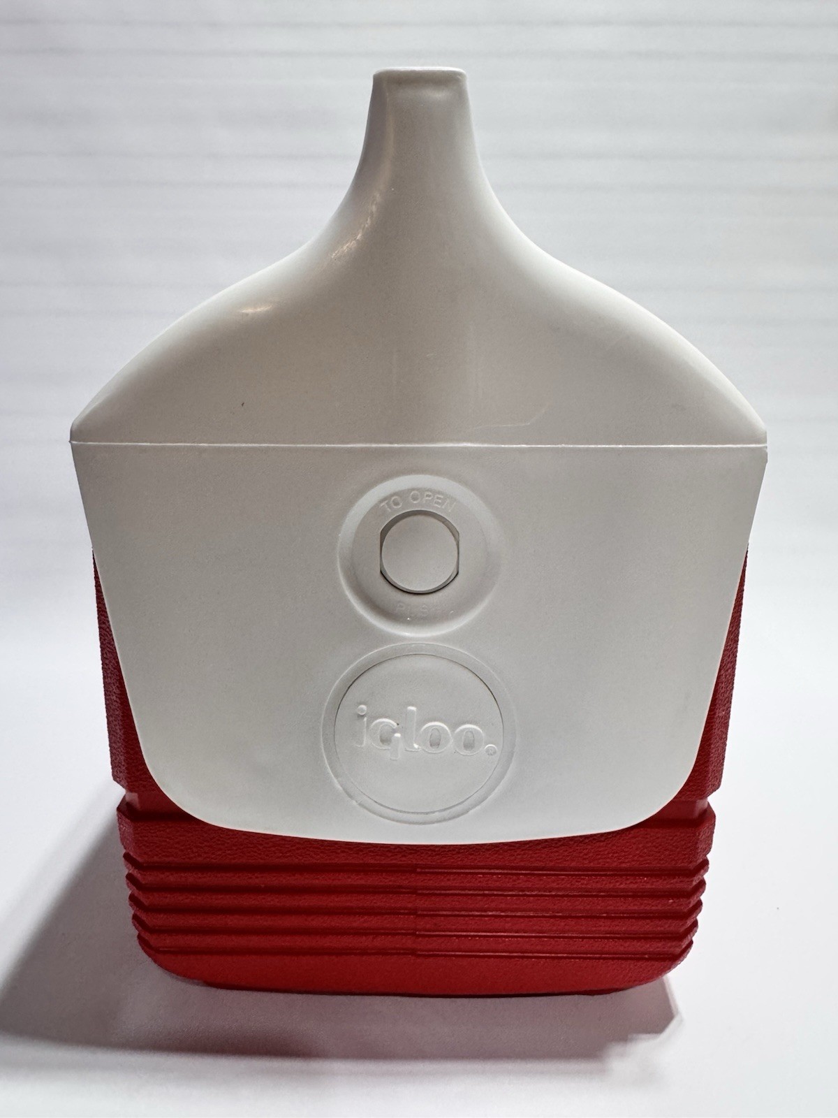 IGLOO Playmate Mini 4 qt. Hard Cooler, Red / White