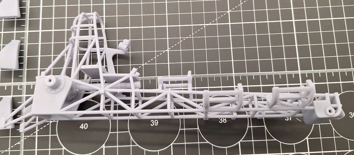 3D Printed 1:25 Scale Pulling Tractor with 5 Engines Model Kit