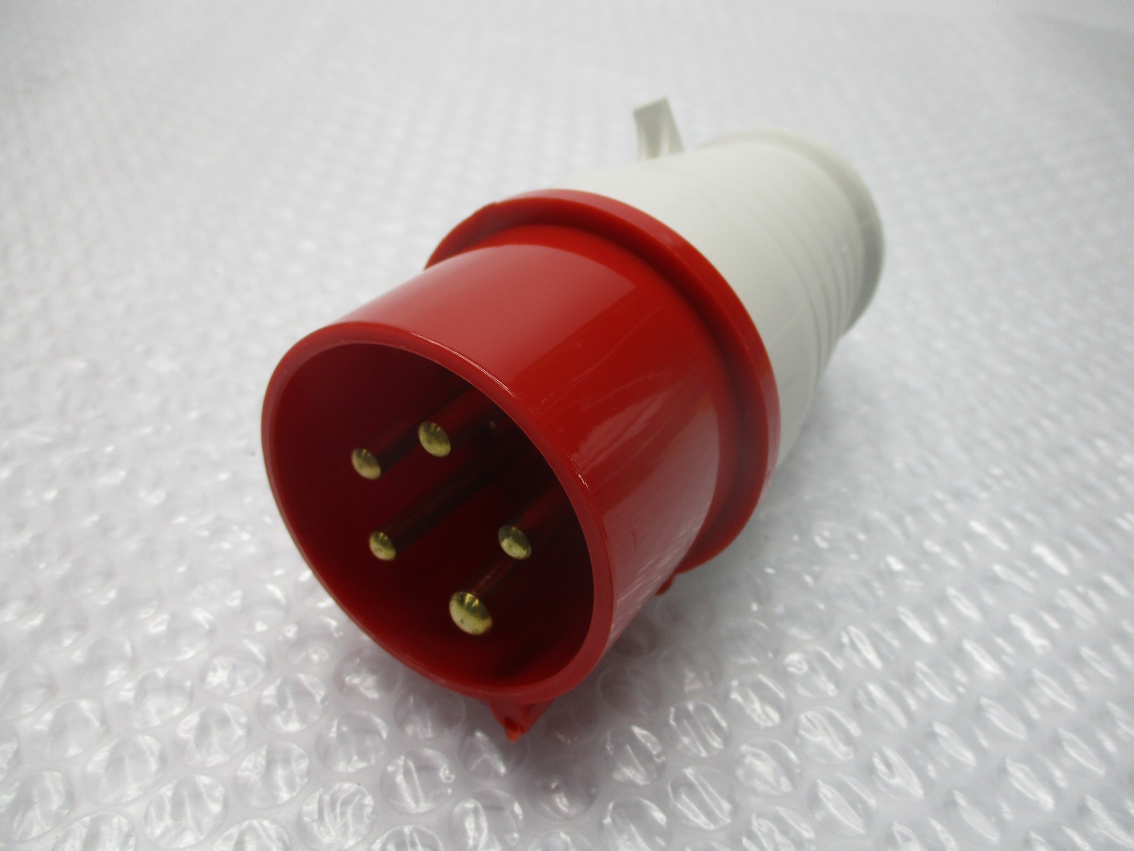 SFE SF-015 16AMP 220/415V WEATHERPROOF PLUG NSNP