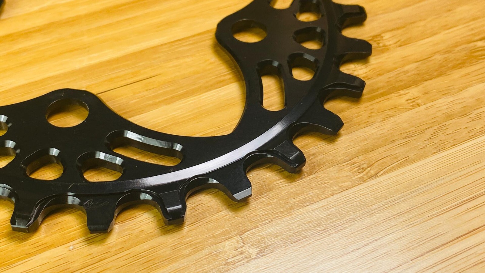 absoluteBLACK 104/64bcd N/W Chainring 4-Bolt 28t 64bcd - Black