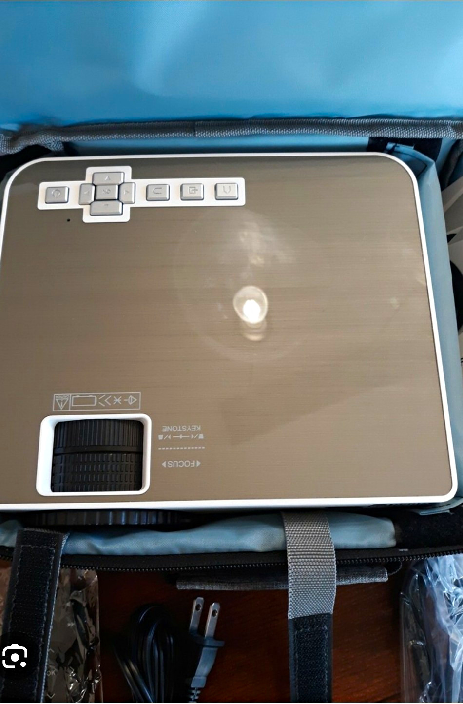DBPOWER Q6 Portable LCD Projector Native 1080P 10000:1 w/ Carrying Case