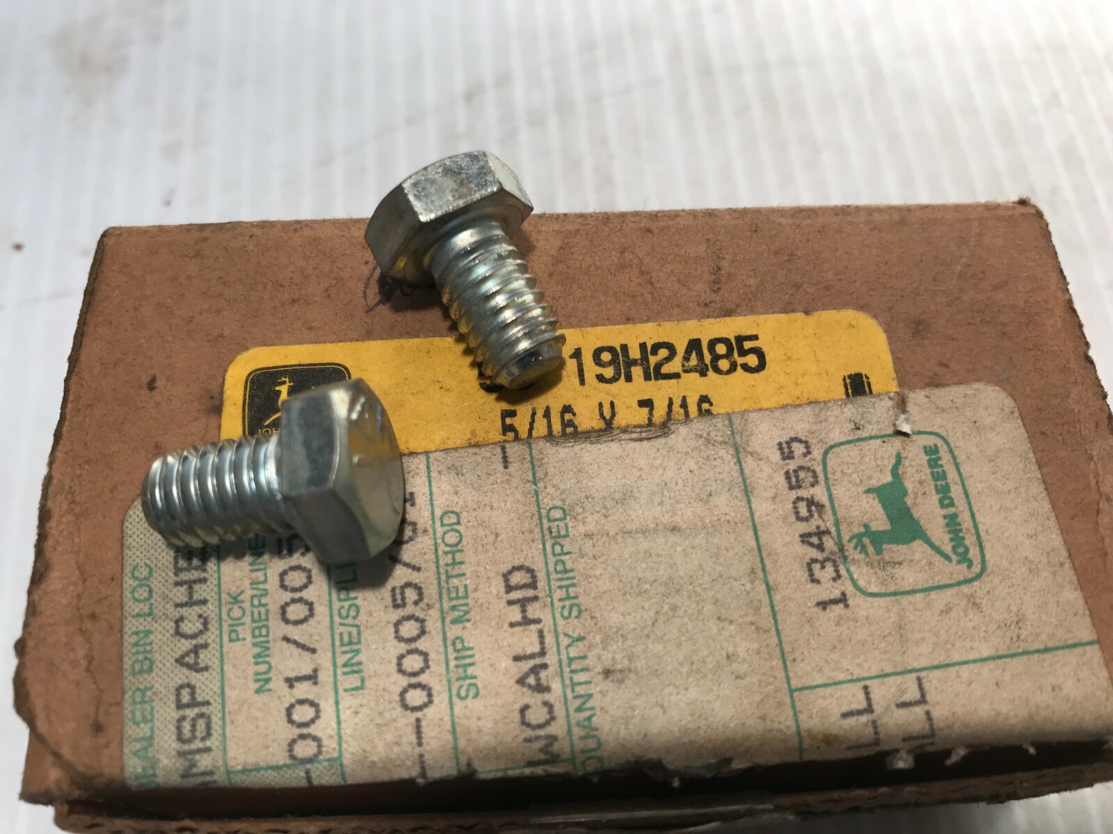 19H2485 GENUINE John Deere Original Equipment CAP SCREW BOLT    Qty of 2 Bolts