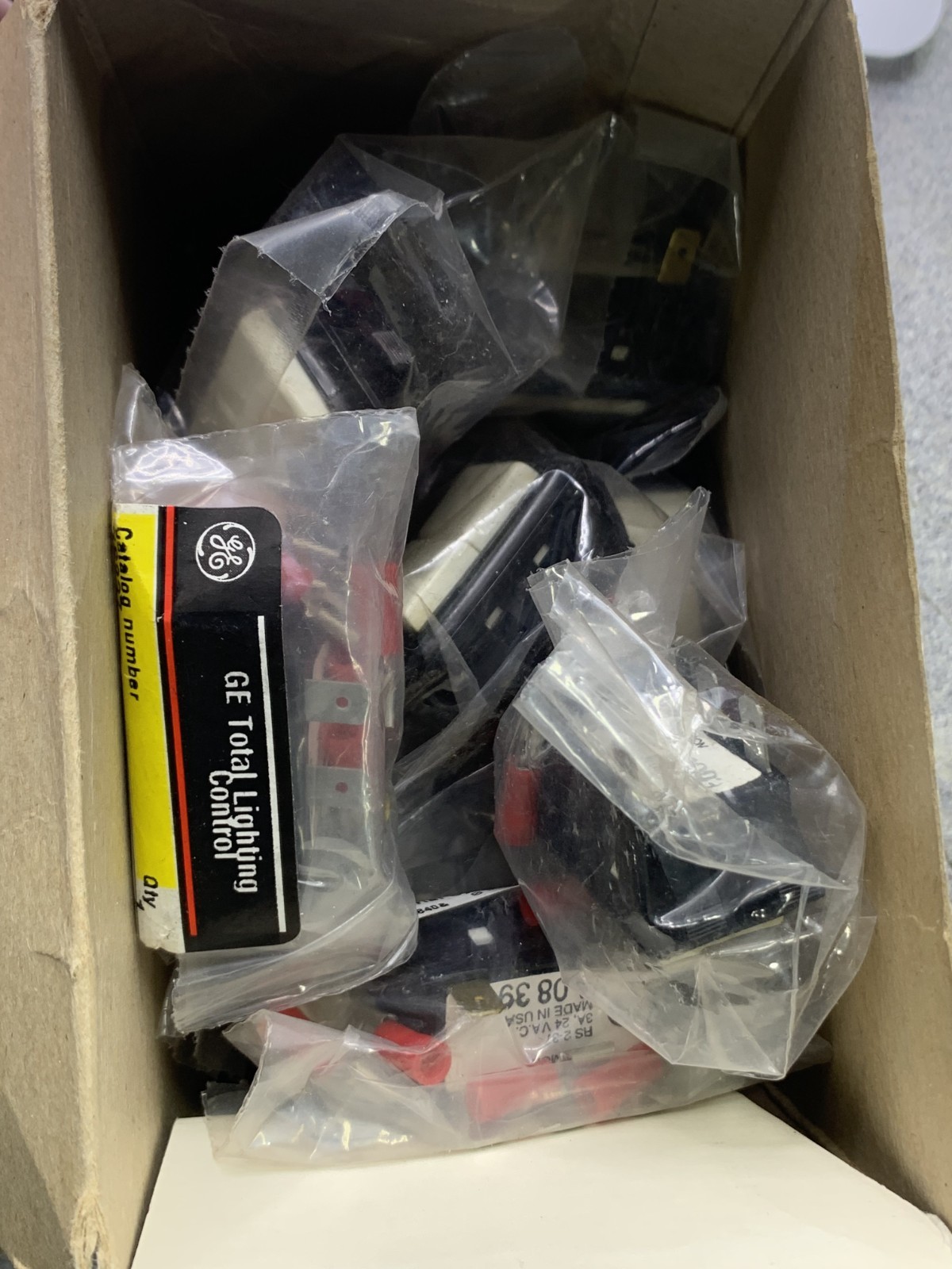 GE RS237 Remote Control Switch, White & Ivory Mixed 3A 24V (BOX OF 12)