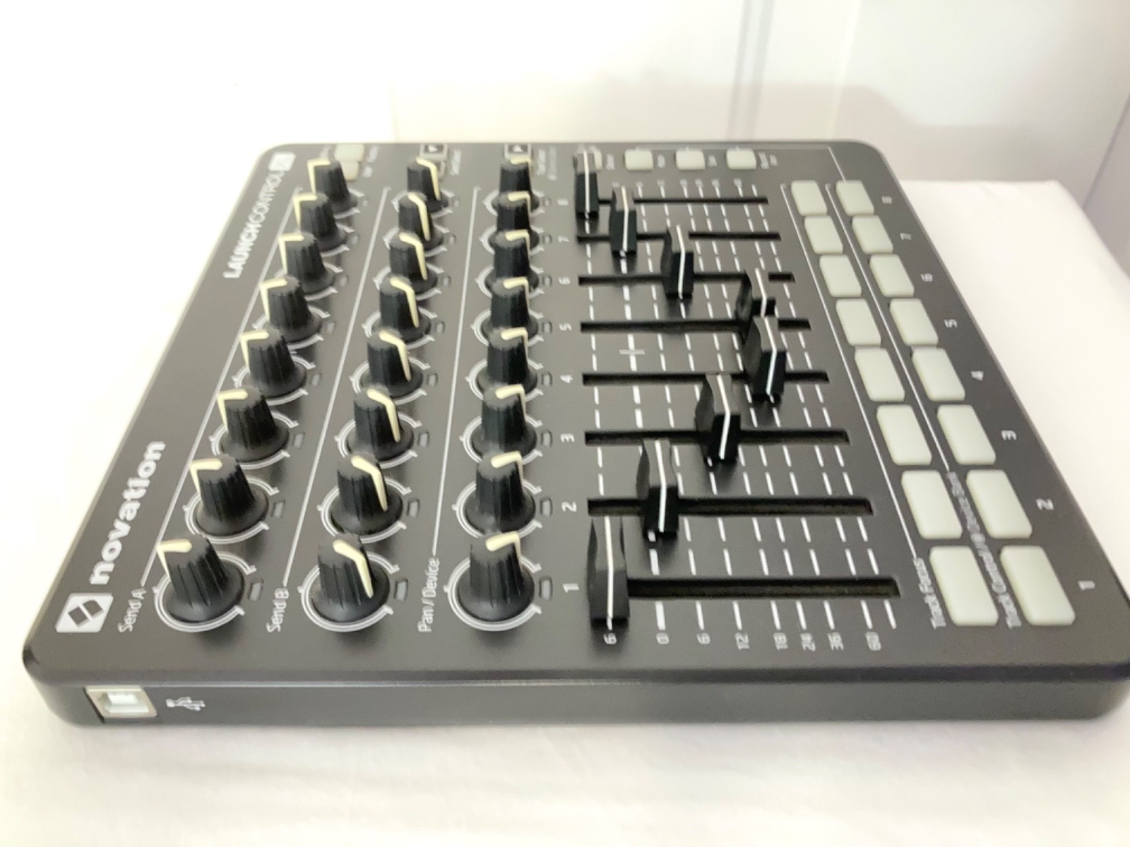 Novation LAUNCH CONTROL XL MK2 USB MIDI DAW Controller Ableton Live Works Great!