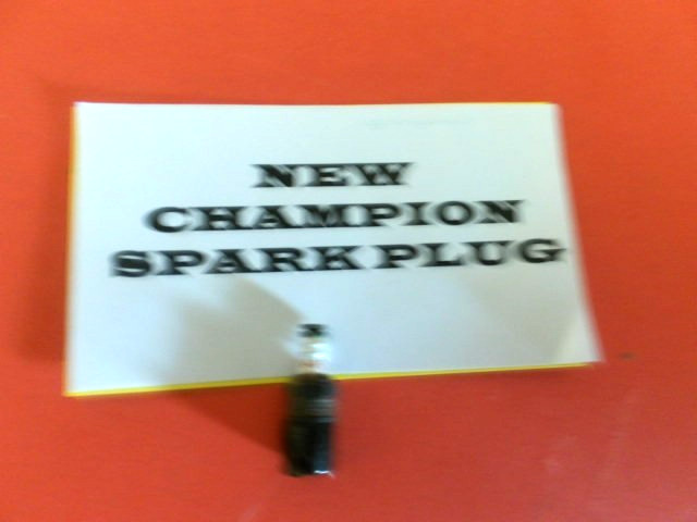 VINTAGE CHAMPION NEW OLD STOCK V-3  SPARK PLUG GAS/IGNITION MODEL ENGINE 1/4x32
