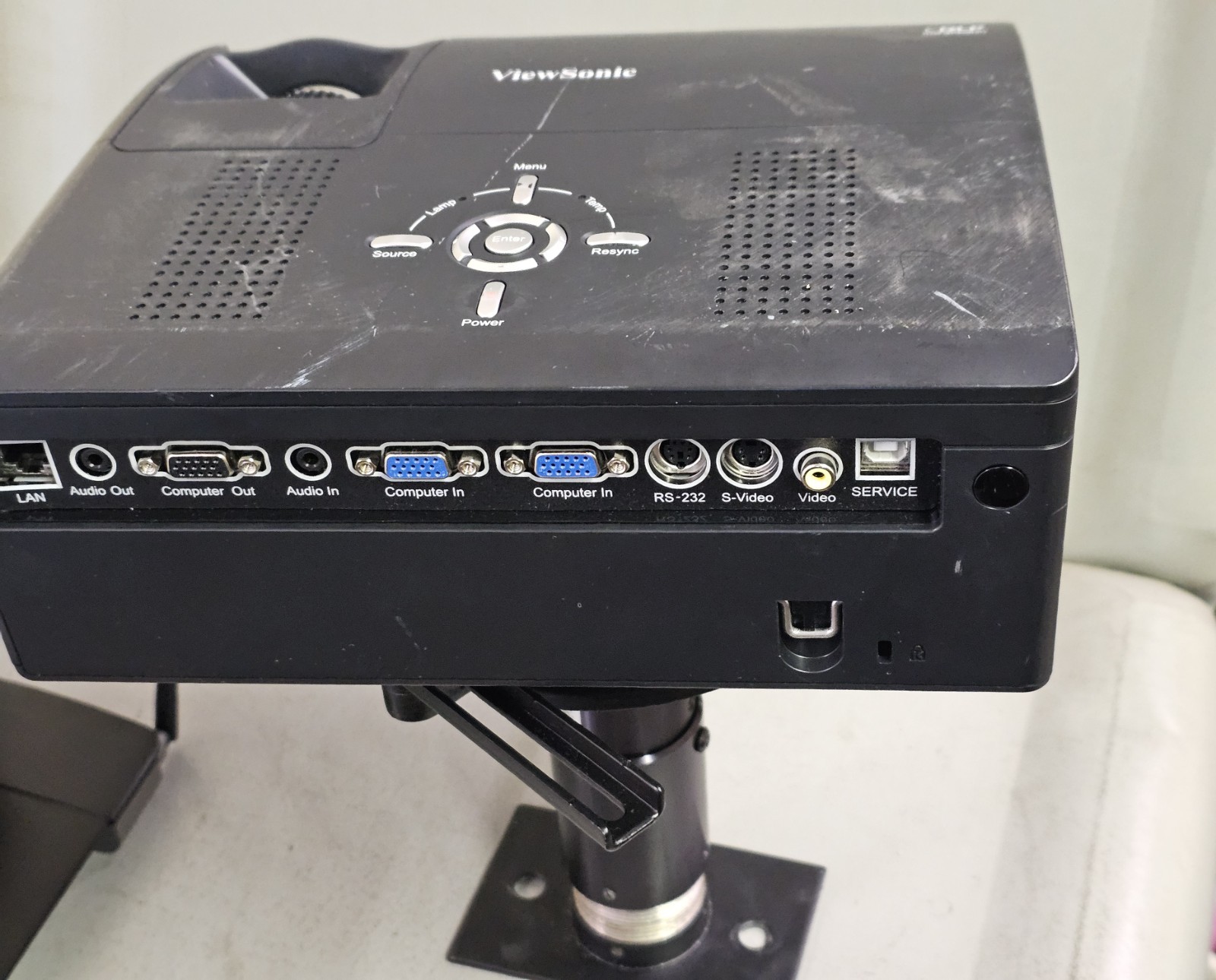 Working ViewSonic PJD6230 DLP Projector with Peerless PJF2-UNV Projector Mount