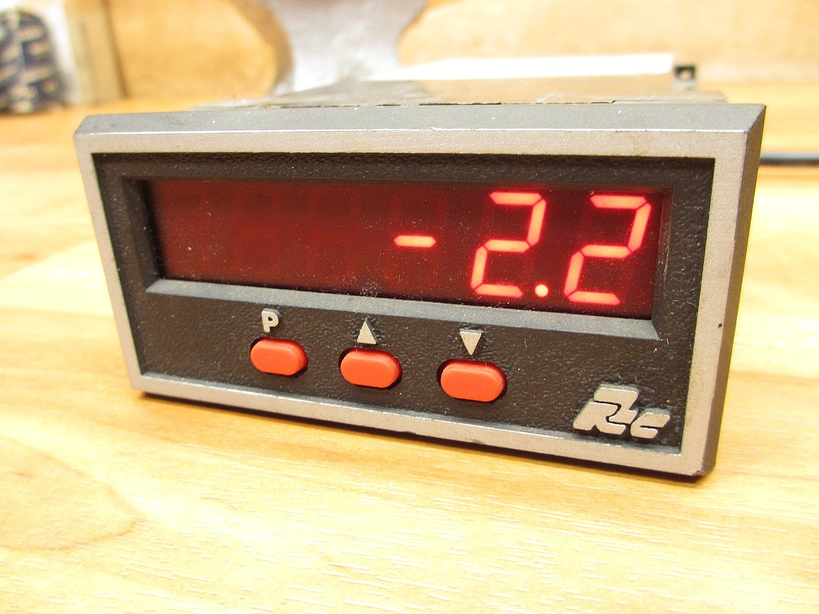 Red Lion Controls IMP20102*USED POWERS UP* Panel Meter