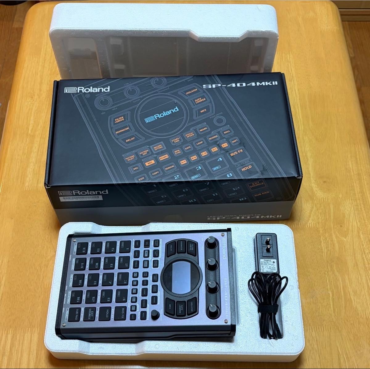 Roland SP-404 MkII Creative Sampler and Effector w/ box Used