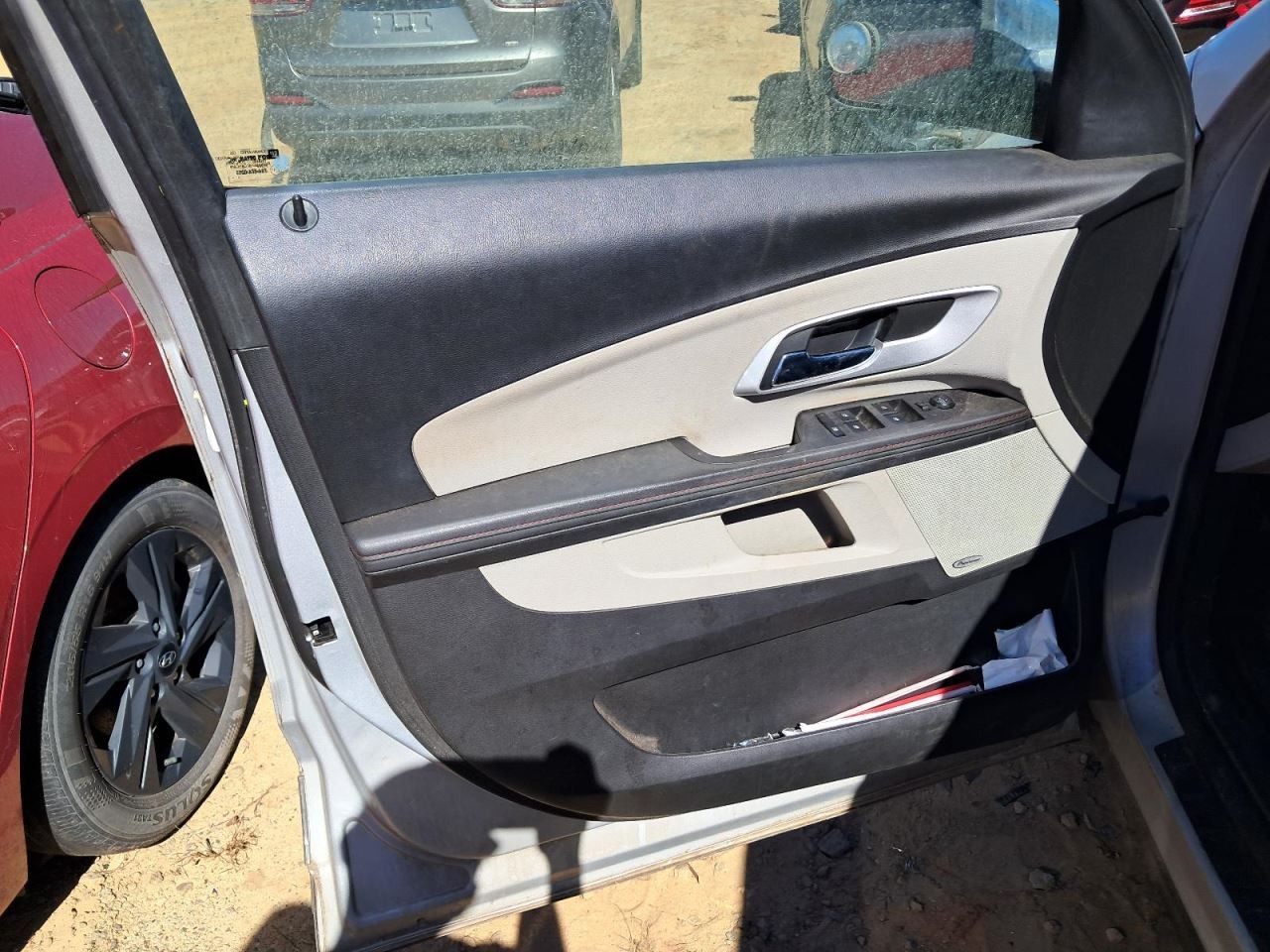 EQUINOX 2011 Glove Box 4827095