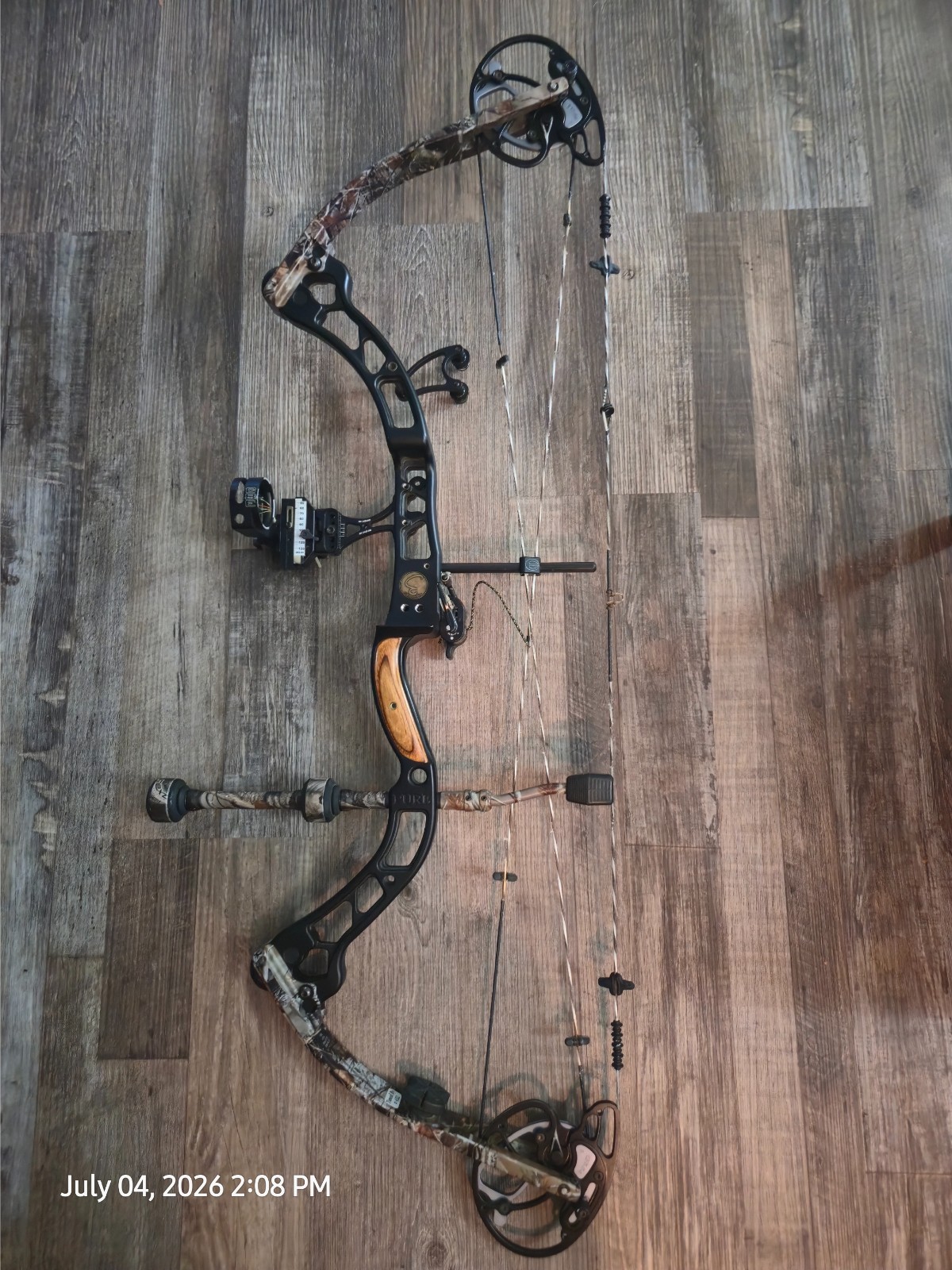 2011 Elite Pure Compound Bow, 60#, 330 fps, great condition, amenities included.