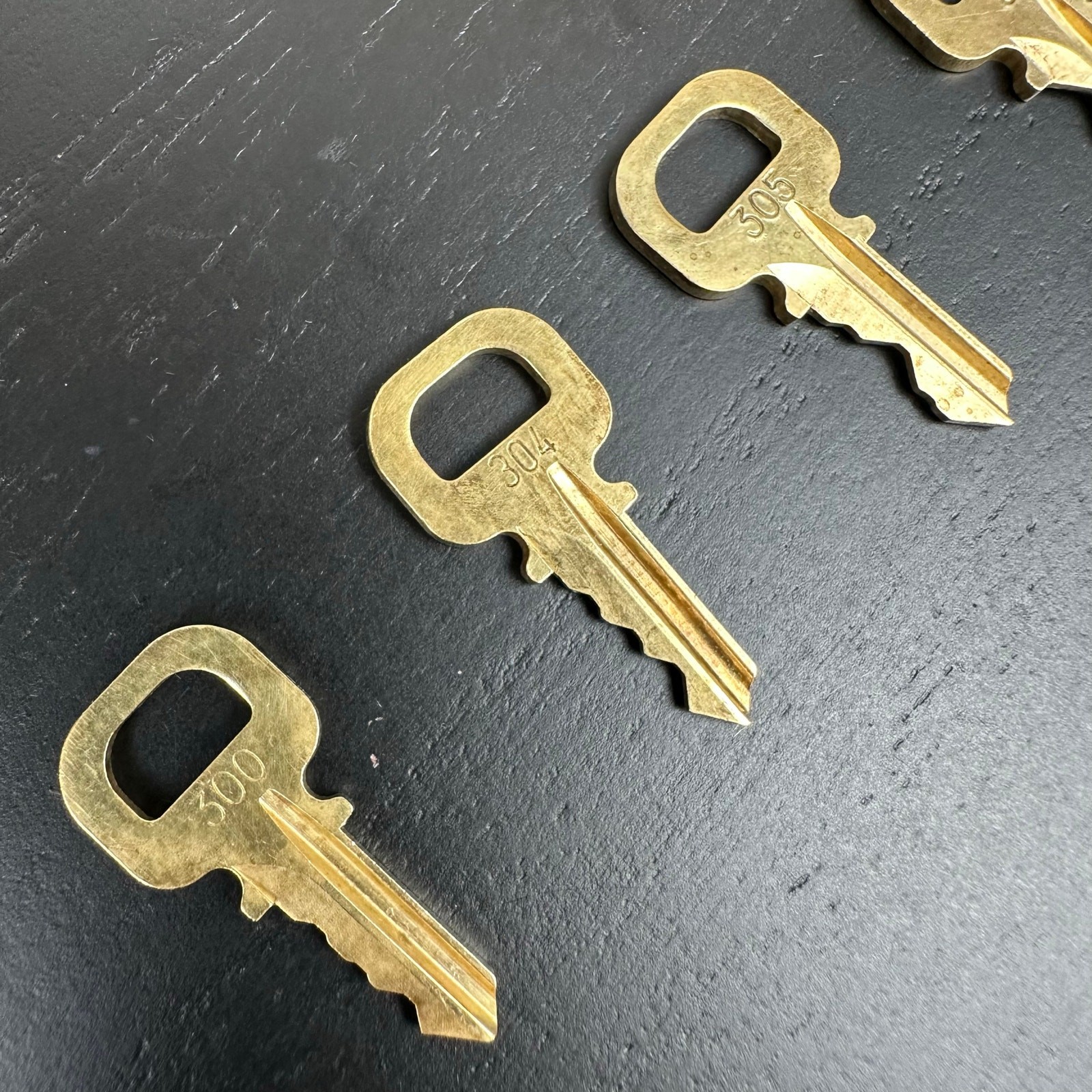 AUTHENTIC! Louis Vuitton ONE KEY VINTAGE