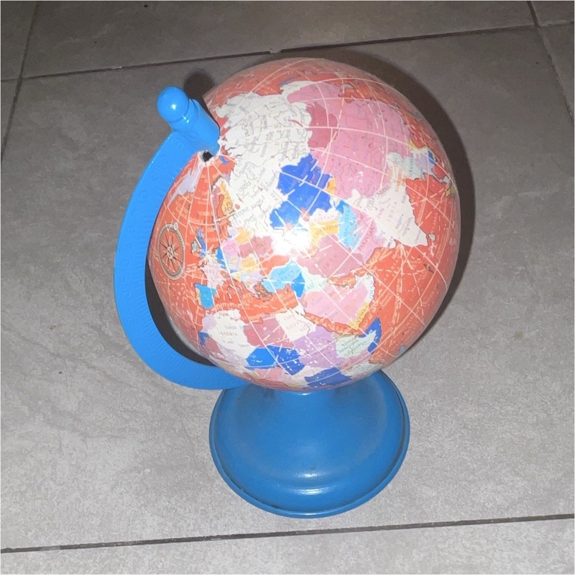 Kids Tabletop Spinning World Globe, Plastic, Red/White, Blue Base Stand