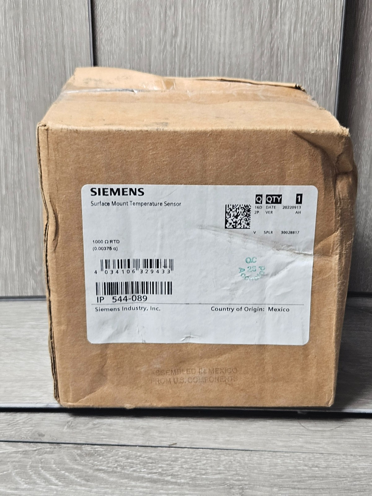 SIEMENS 544-089  Surface Mount Temperature Sensor - damaged box