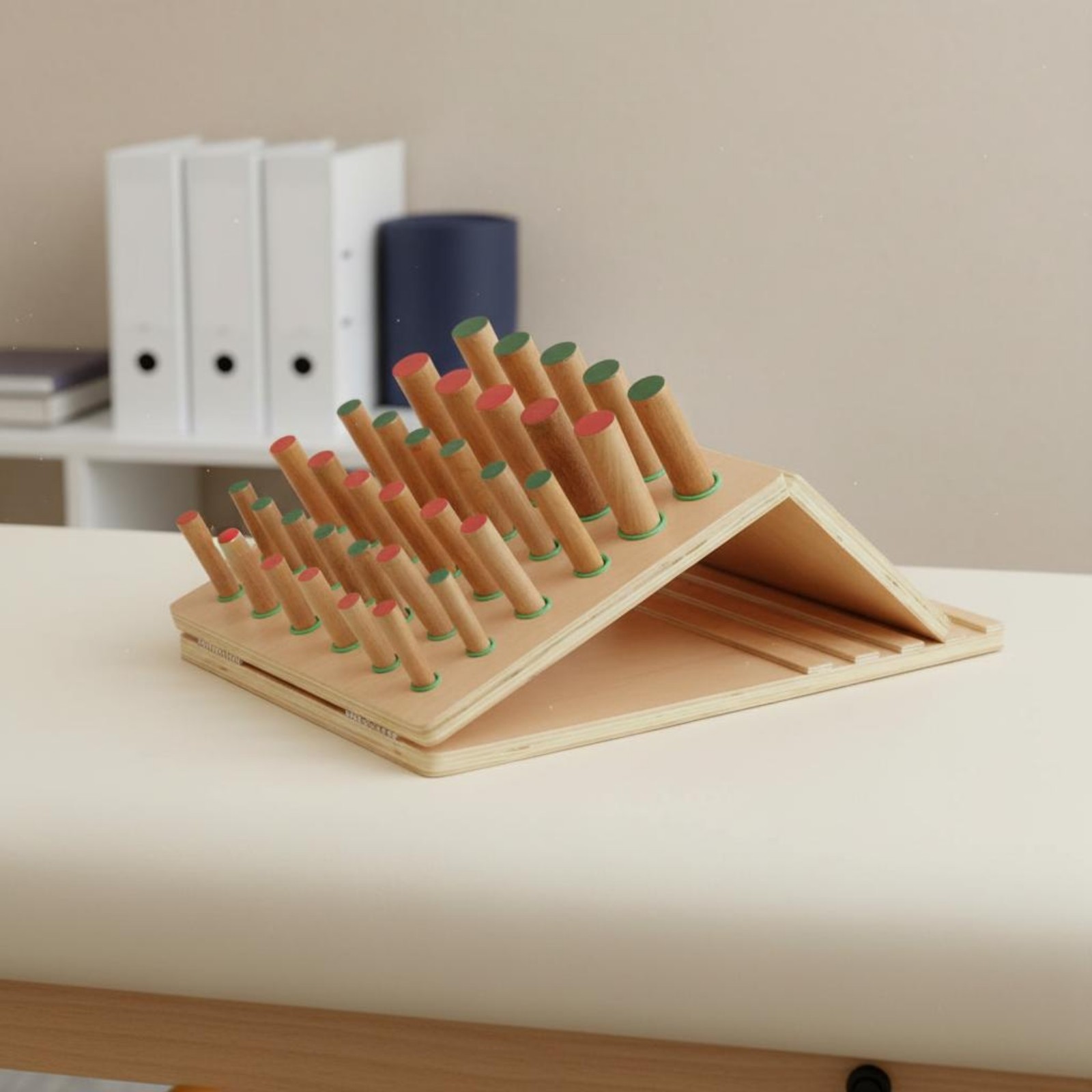 Curved Wooden Peg Board Physical Recovery Adjustable Wooden Peg Exercise Tool