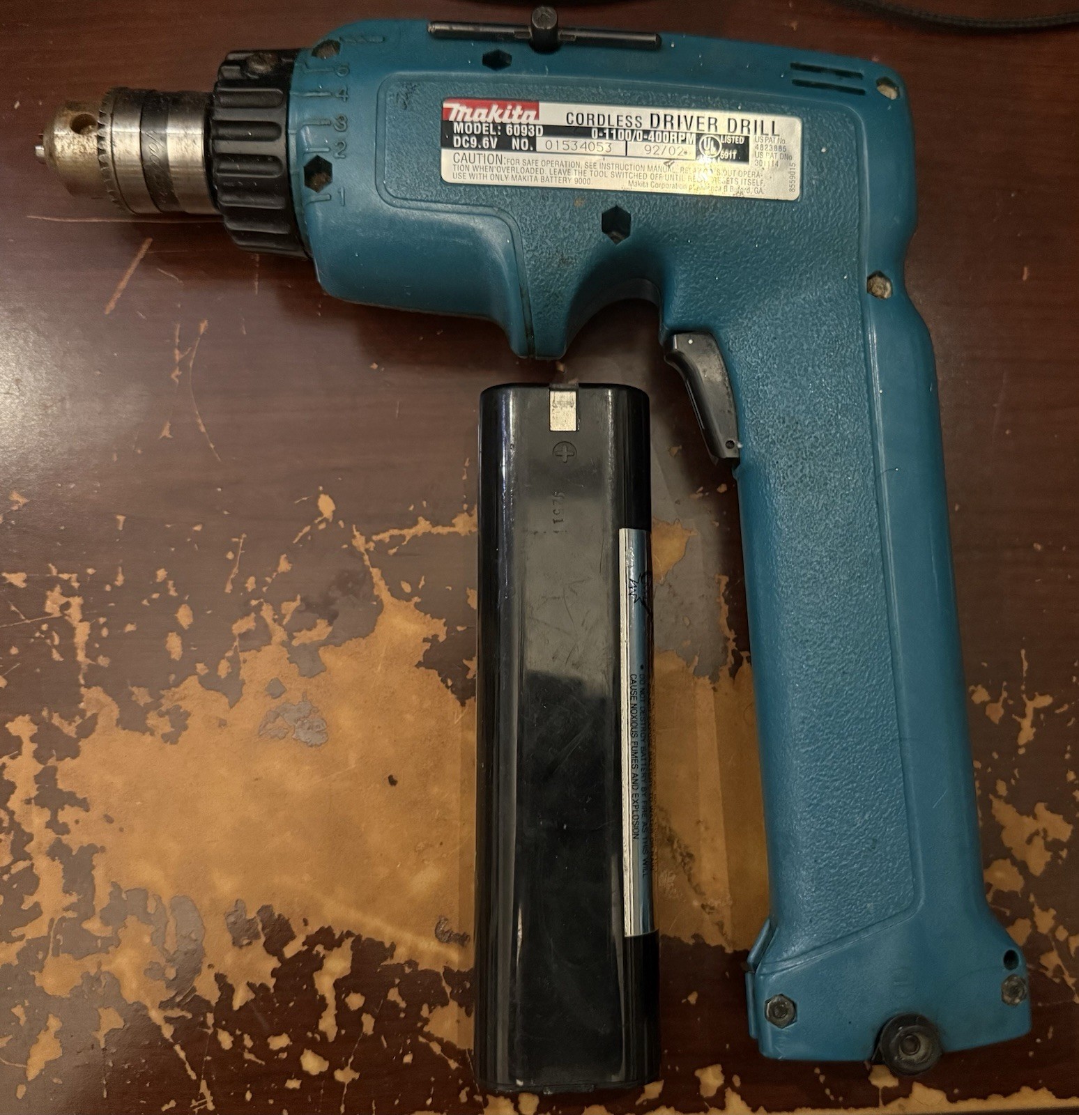 Makita Cordless Driver Drill Model 6093D 9.6V w/ 2 Batteries Great Condition