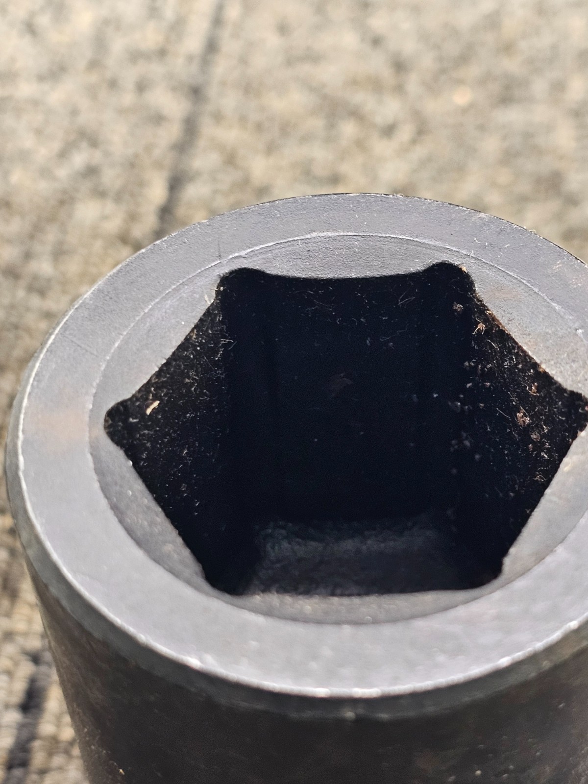 URREA 10022L: DEEP IMPACT SOCKET 6 POINT 1-3/8" BLACK