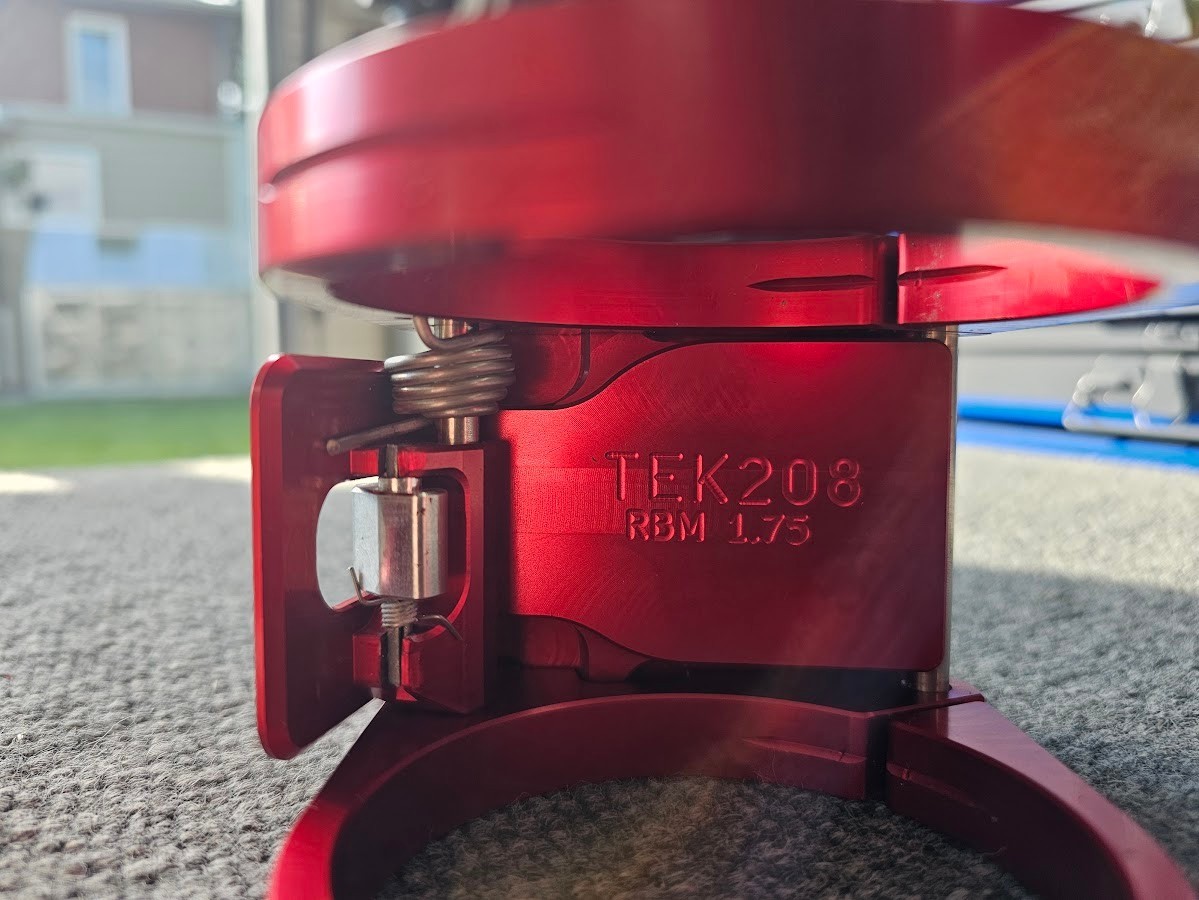 Tek208 Quick Release Fire Extinguisher Roll Bar Mount (Red, 1.75)