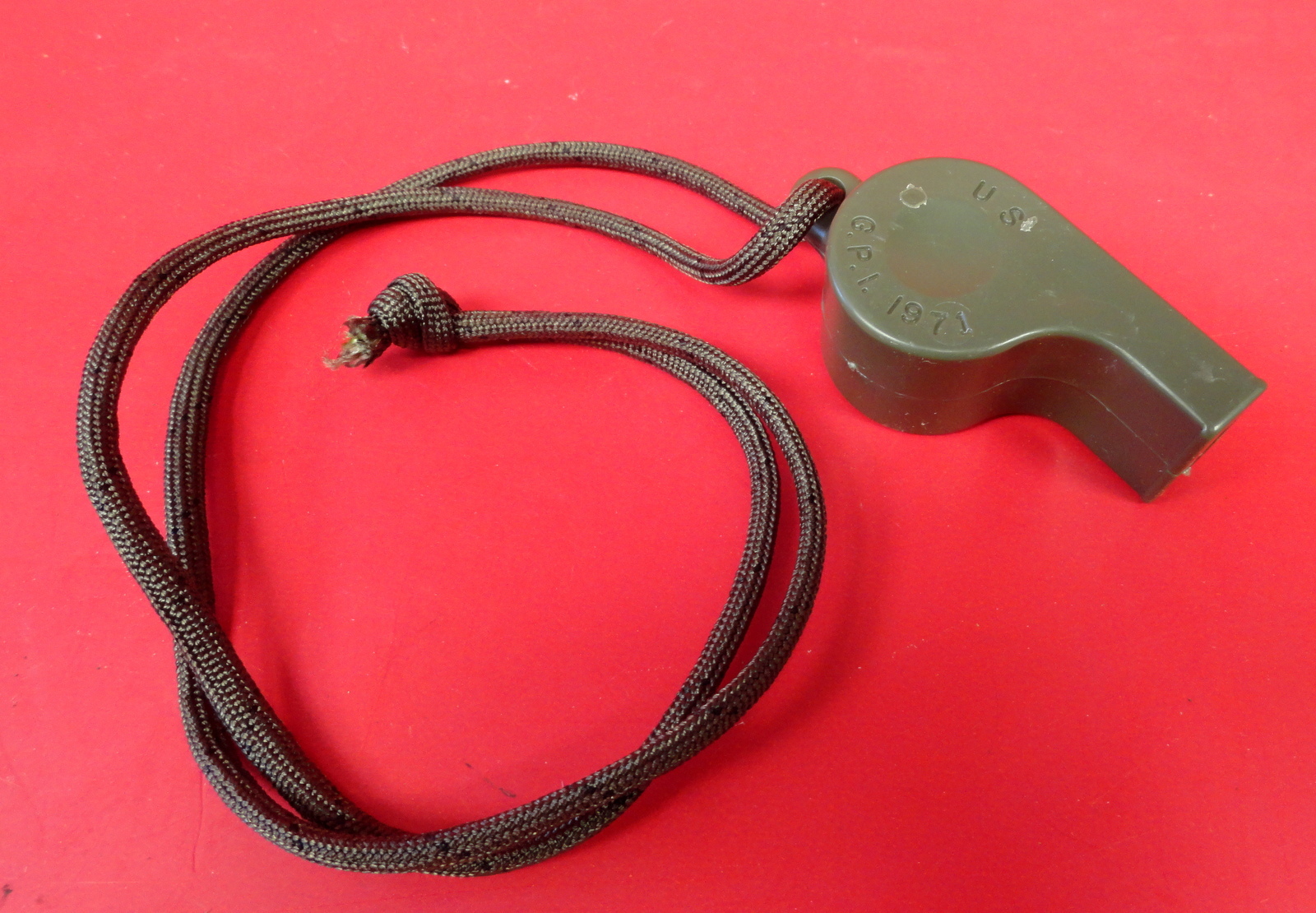 USAF/USN PILOT SURVIVAL KIT WHISTLE W/LANYARD 1971