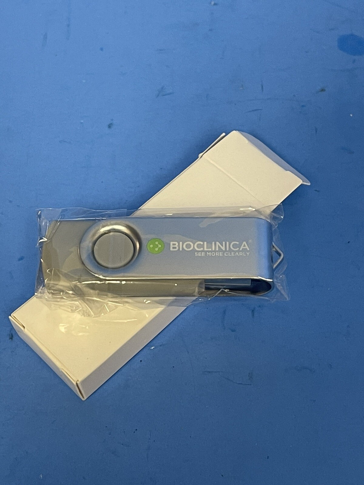 USB FLASH DRIVE 4GB