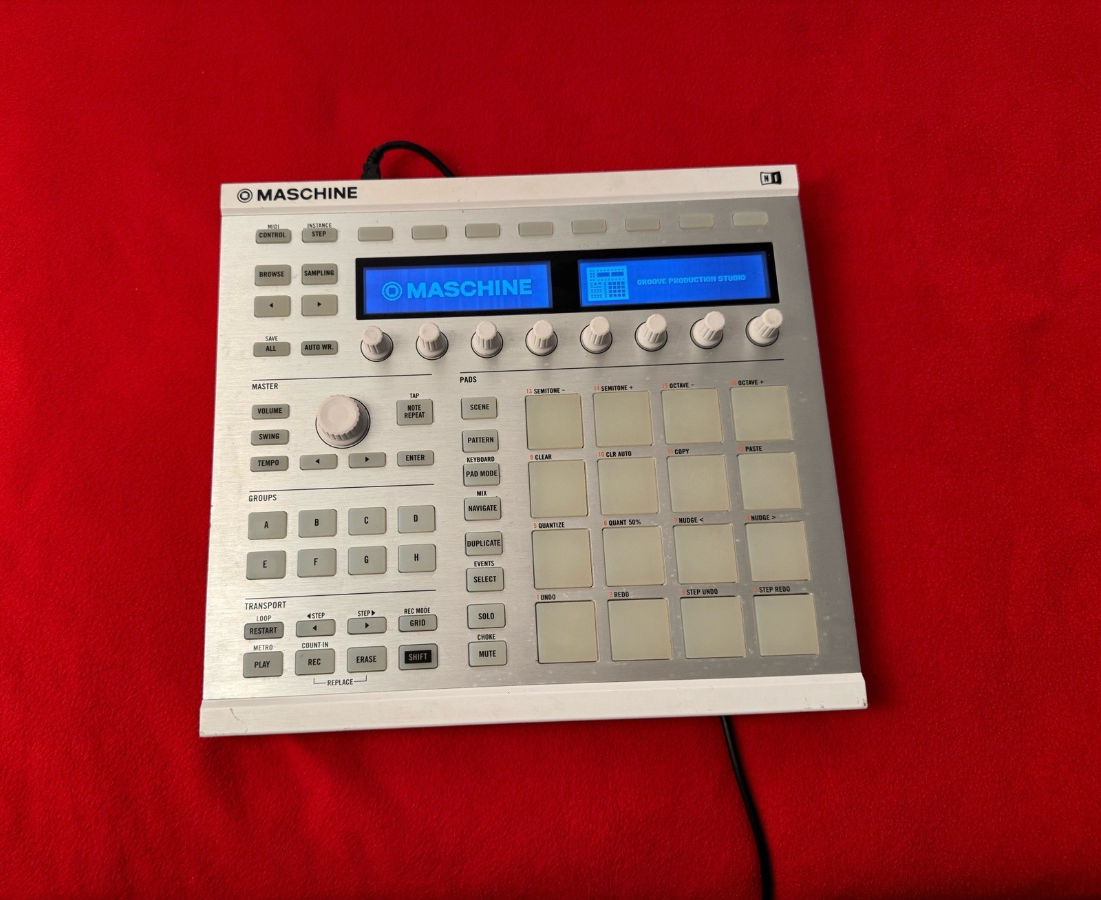 Native Instruments MASCHINE MK2 White – Powers On – No Software for Full Test
