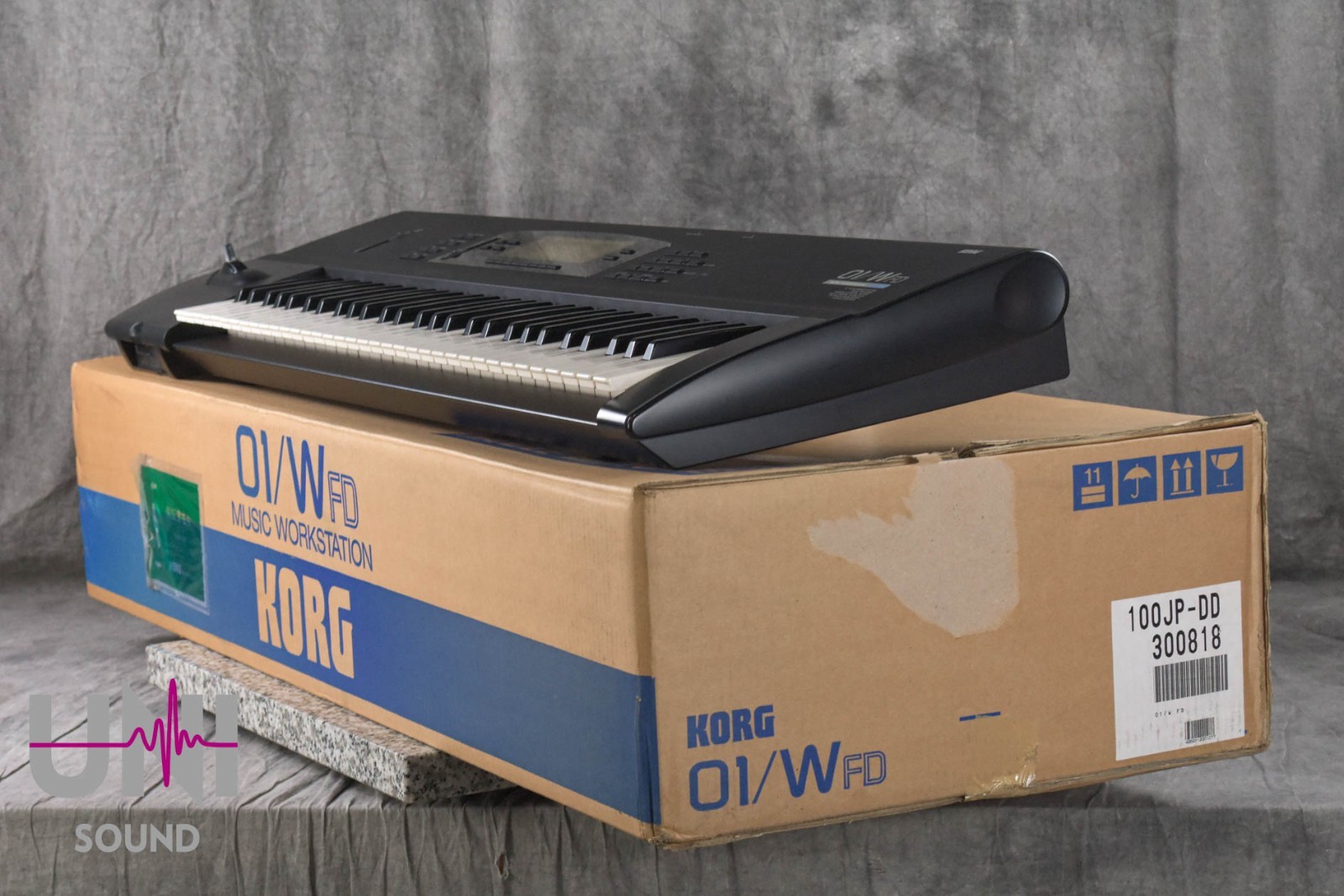 KORG 01/W FD Music Workstation Synthesizer in Excellent Condition