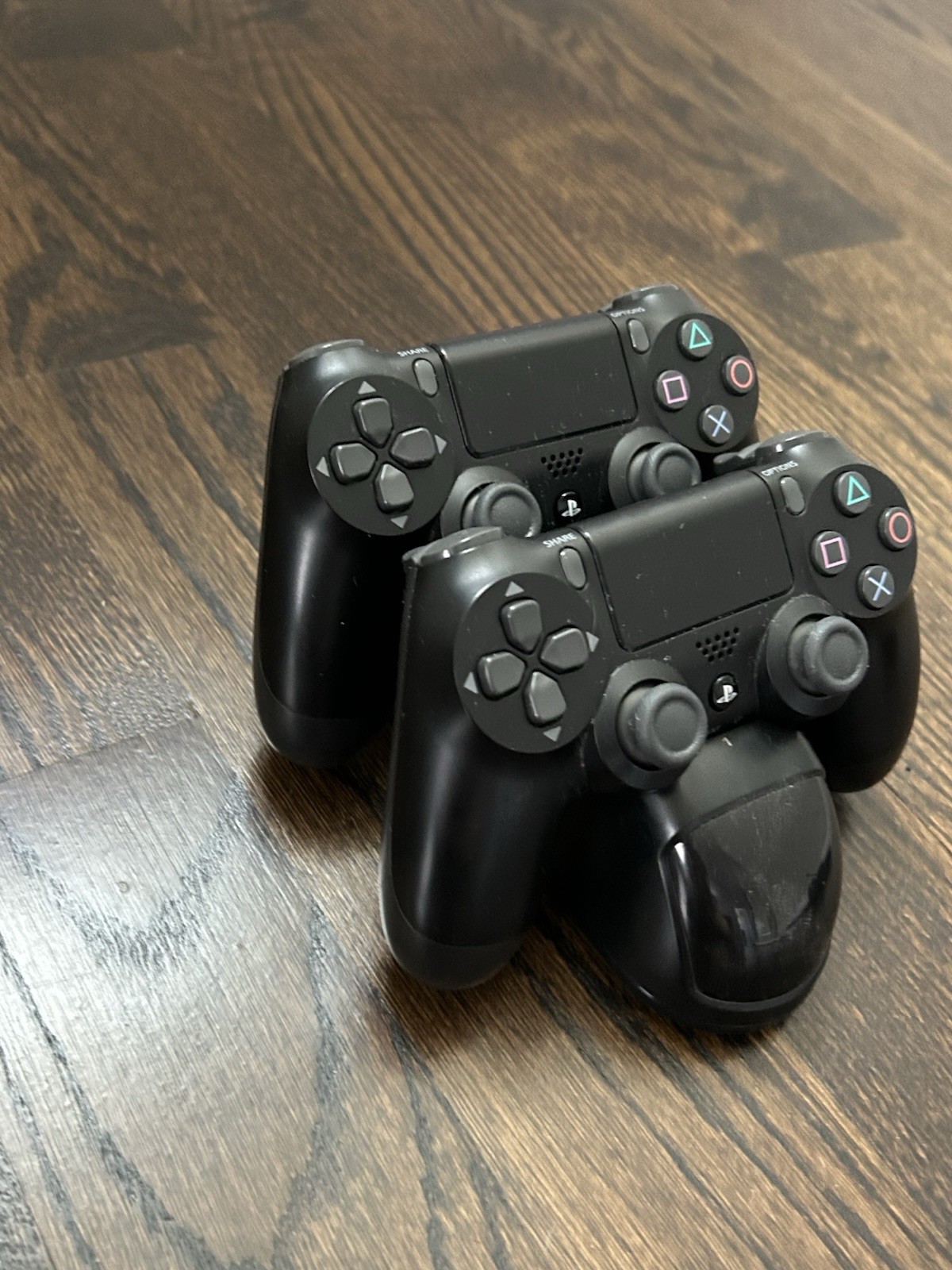 PlayStation 4 With 2 Controllers Charging Station & Wireless Headset & 8 Games ￼