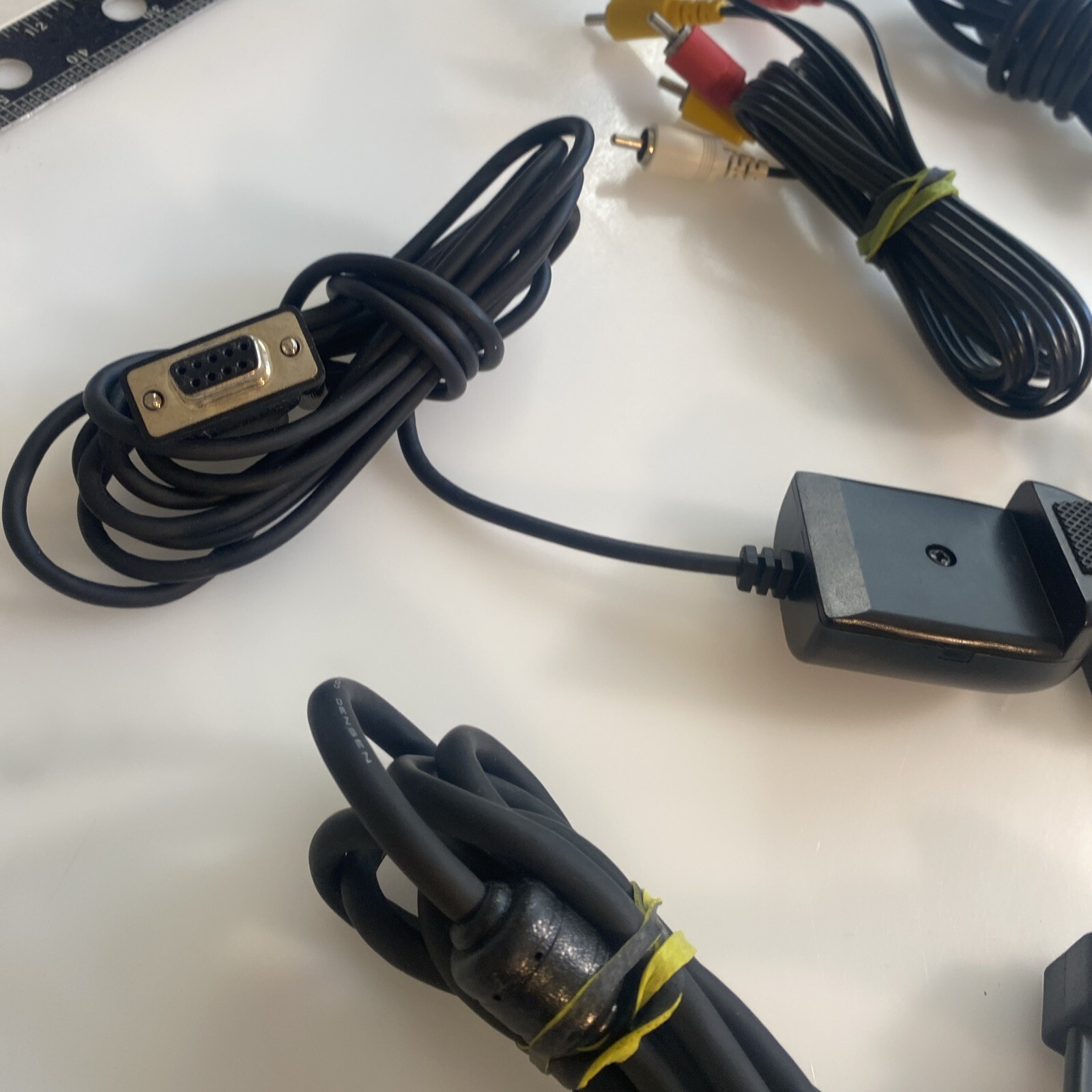 InFocus LP400 800x600 Projector 📽️ Untested Powers 🆙 and runs za3