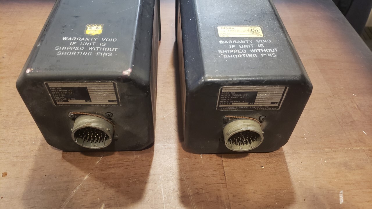 (2) LEAR SIEGLER COMPUTER INDICATOR 713100-01 4085A