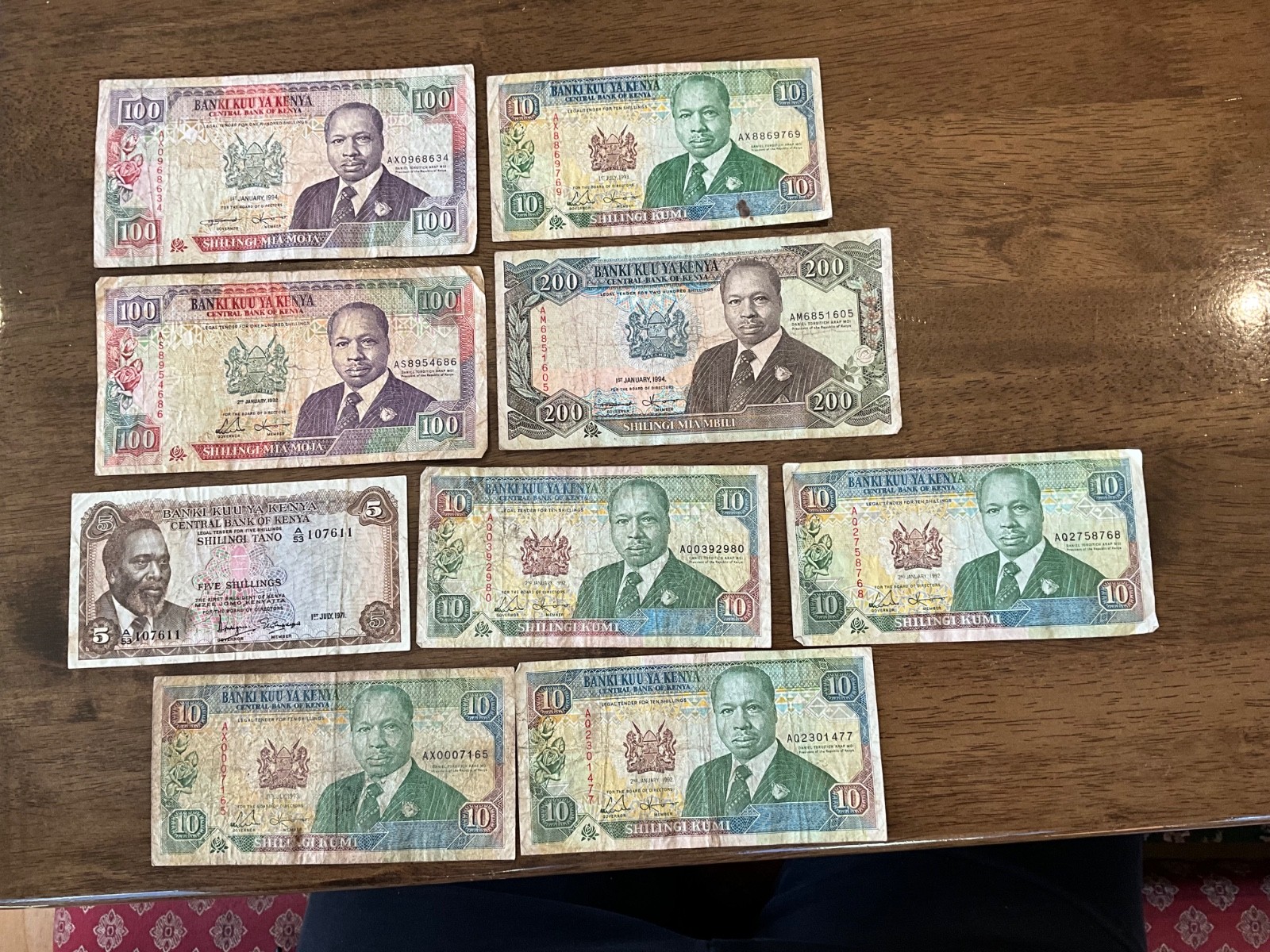 9 x Kenya Shilingi banknotes