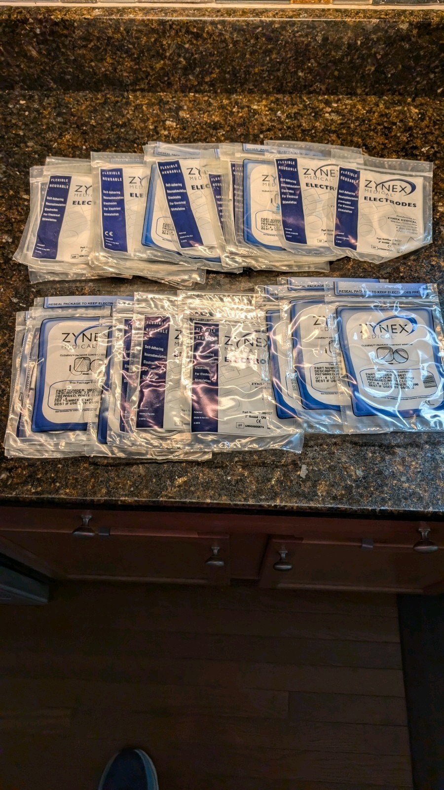 Lot of New 128 Count Round Electrodes (32) packs of 4 for Zynex Medical
